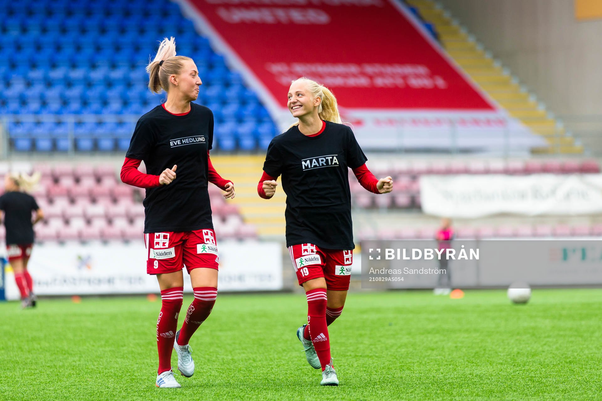 Piteås Cajsa Hedlund och Astrid Larsson