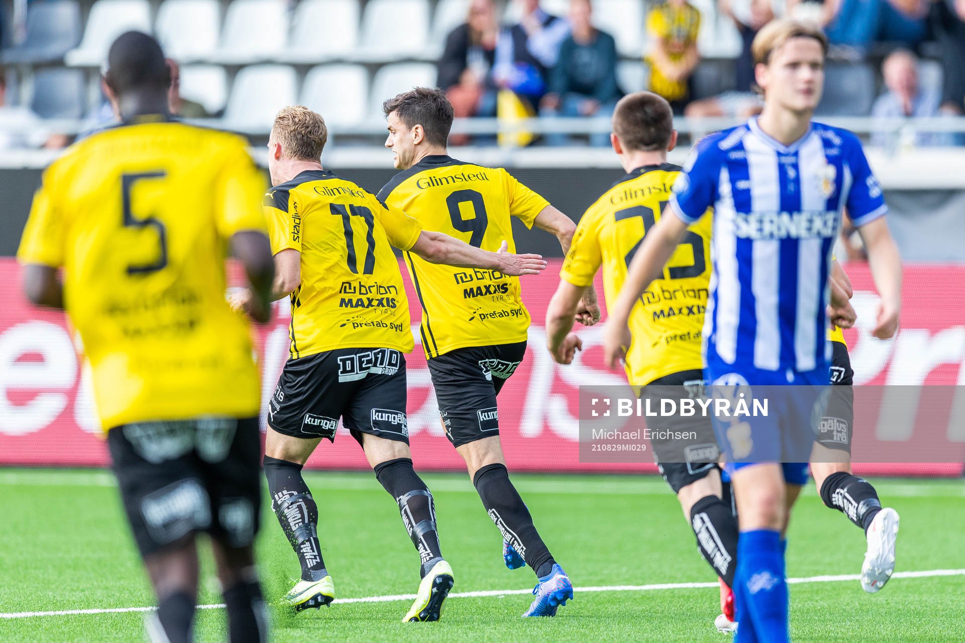Häckens Alexander Jeremejeff jublar