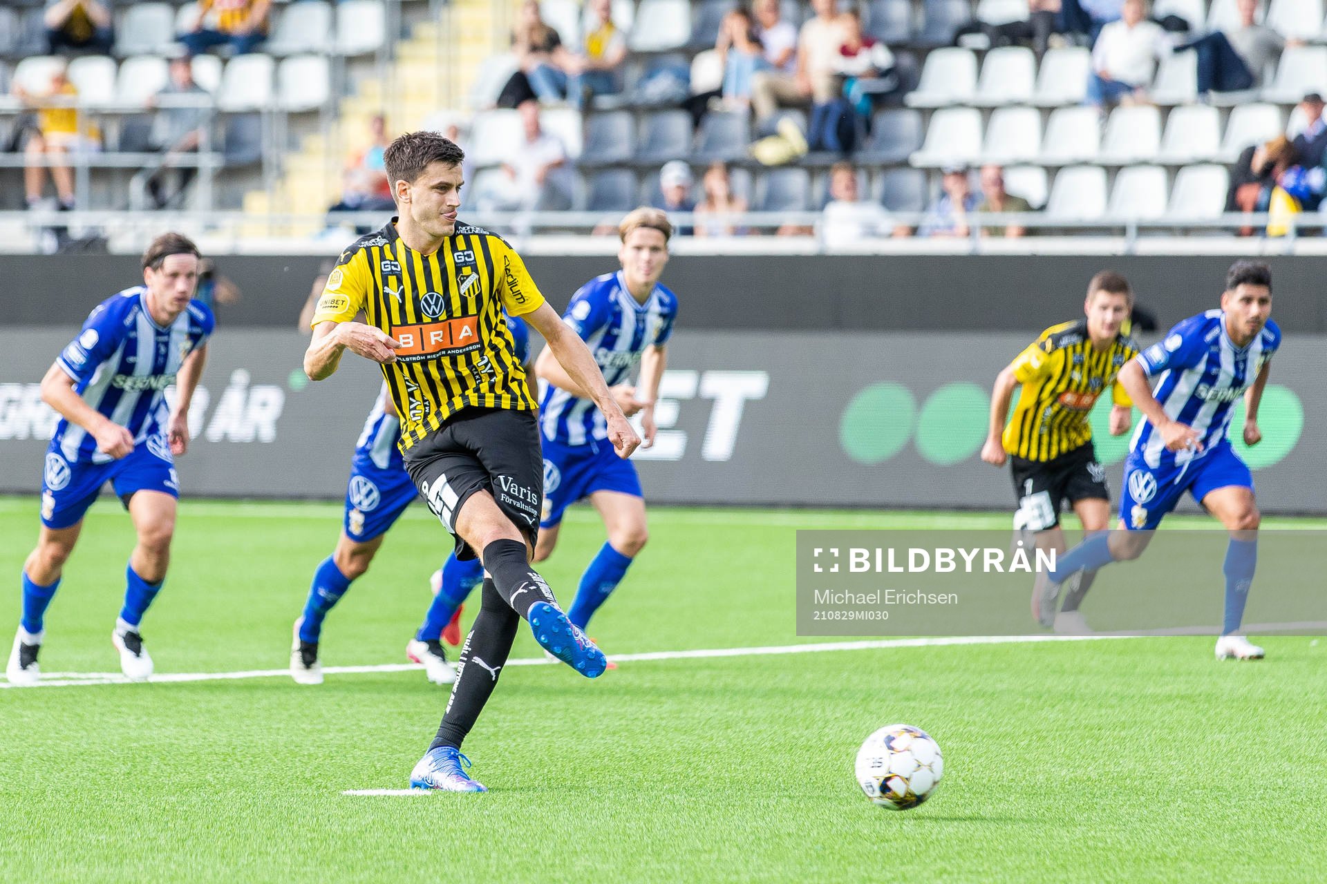 Häckens Alexander Jeremejeff gör 2-1 på straffunder