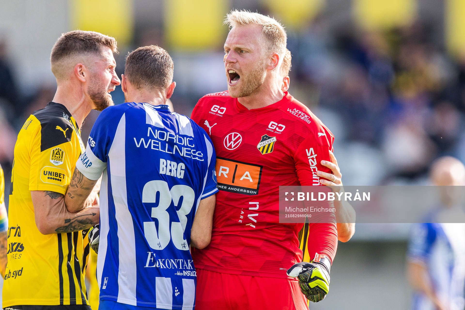 Häckens målvakt Peter Abrahamsson jublar