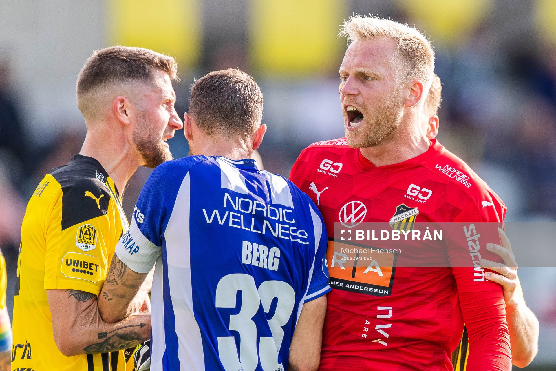 Häckens målvakt Peter Abrahamsson jublar