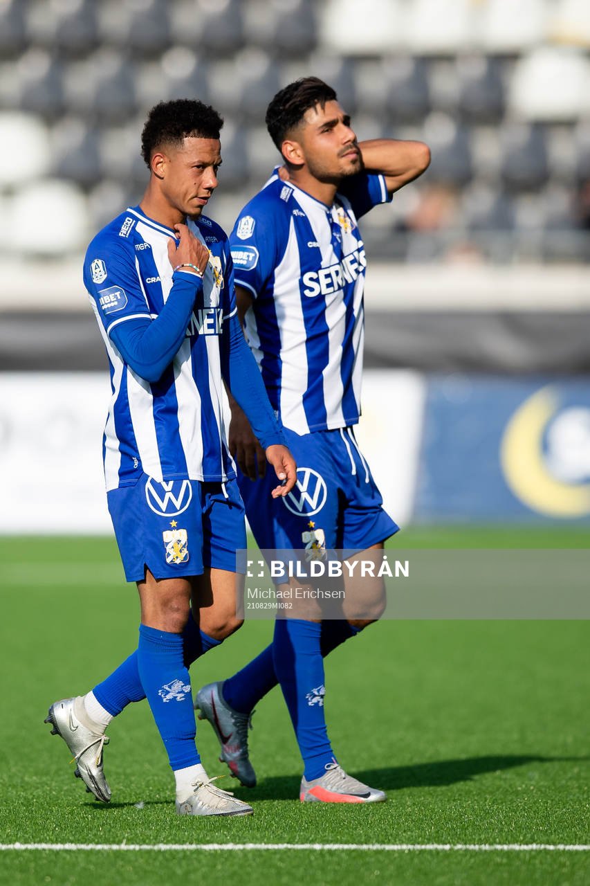 IFK Göteborgs Tobias Sana och Hosam Aiesh  deppar