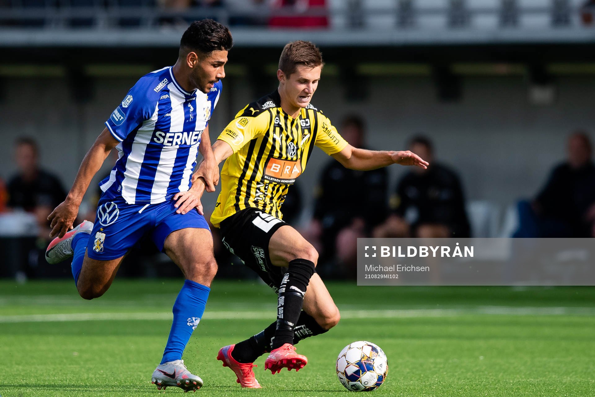 IFK Göteborgs Hosam Aiesh och Häckens Leo Bengtsson