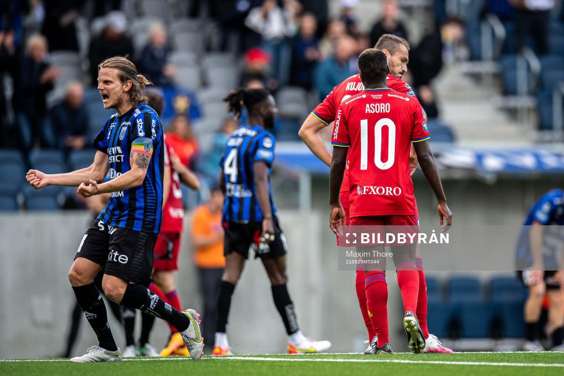 Sirius Tim Björkström jublar medan Djurgårdens Emir