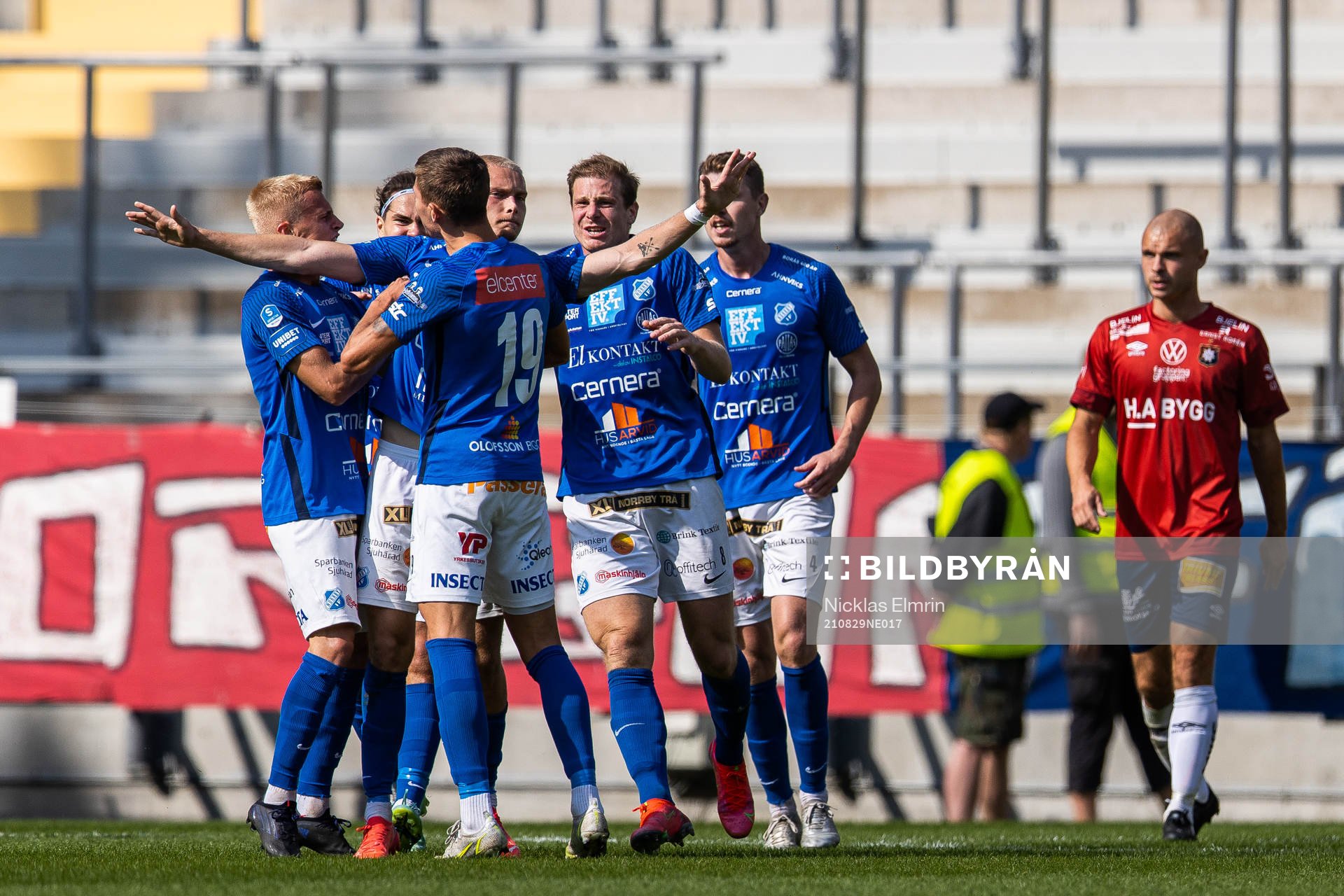 Norrbys Johan Brannefalk jublar med lagkamrater