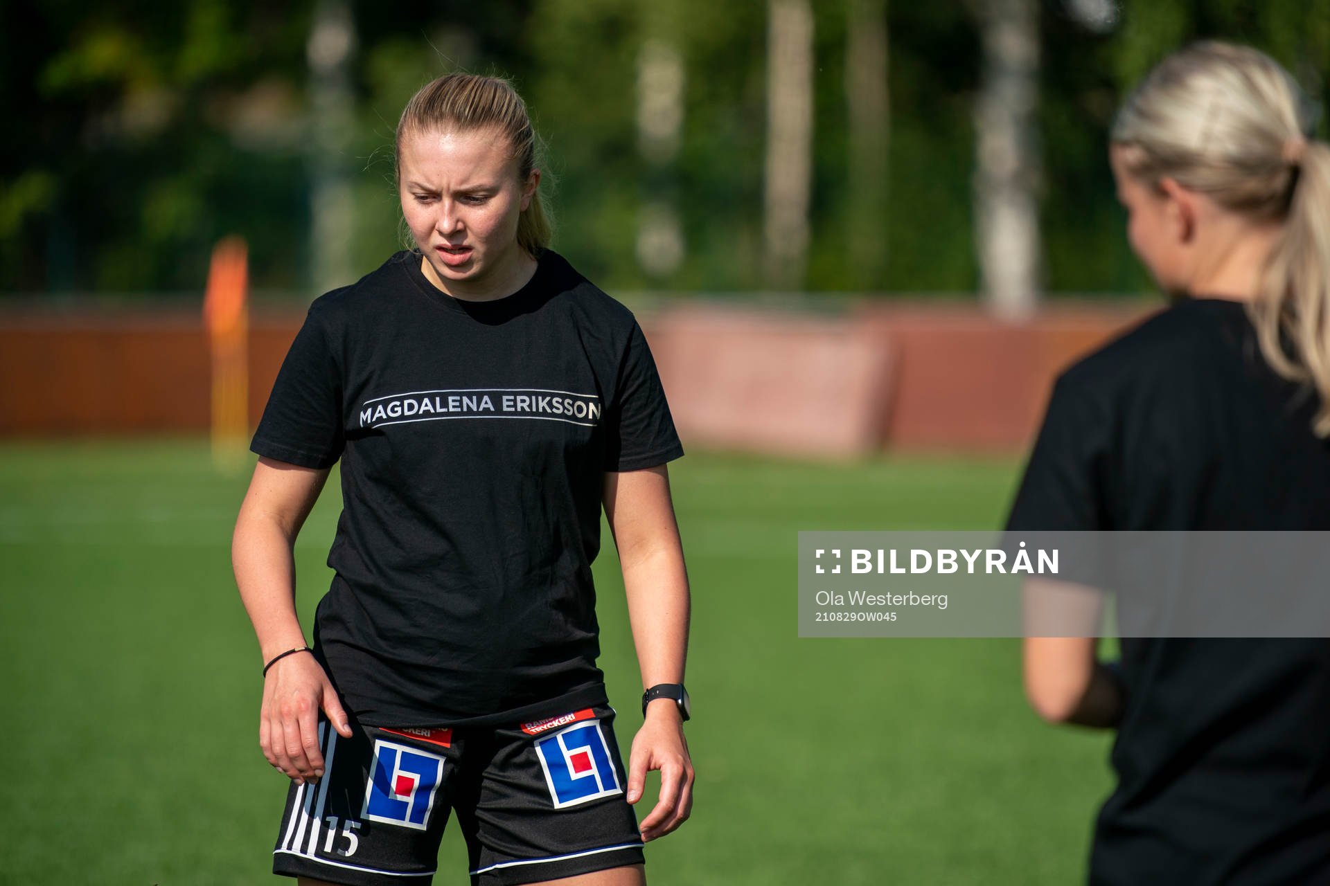 Mallbacken värmer upp i t-shirts för att hylla legendarer