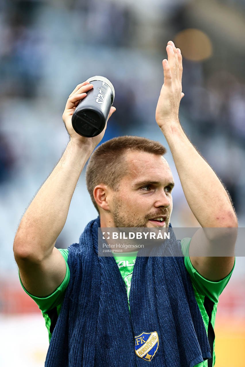 IFK Norrköpings målvakt Oscar Jansson jublar