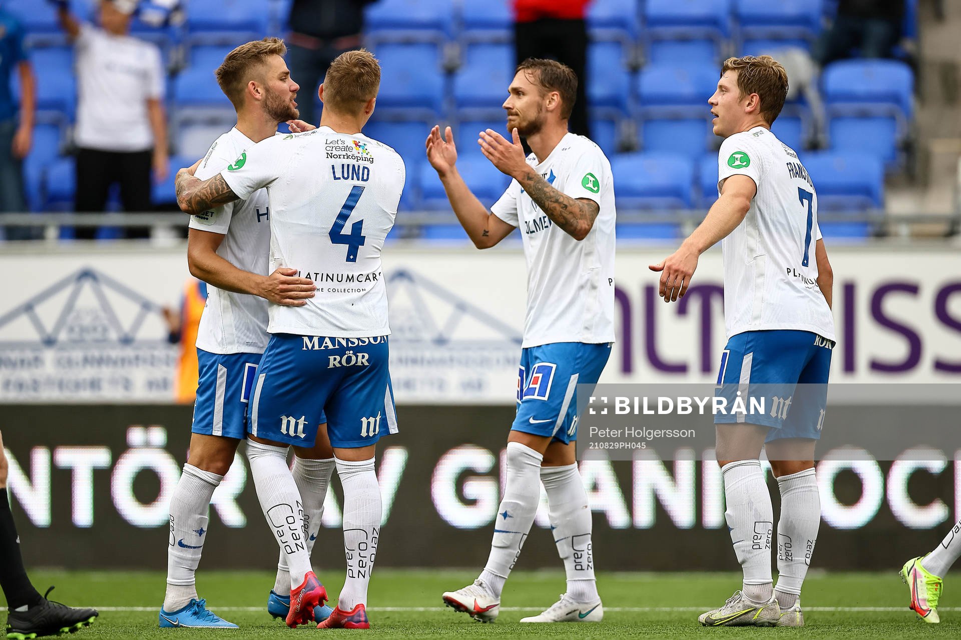 IFK Norrköpings Christoffer Nyman, Marco Lund Nielsen, Linus Wahlqvist och Alexander Fransson jublar efter mål 3-0 under fotbollsmatchen i Allsvenskan mellan IFK Norrköping och Östersund den 29 augusti 2021 i Norrköping. 