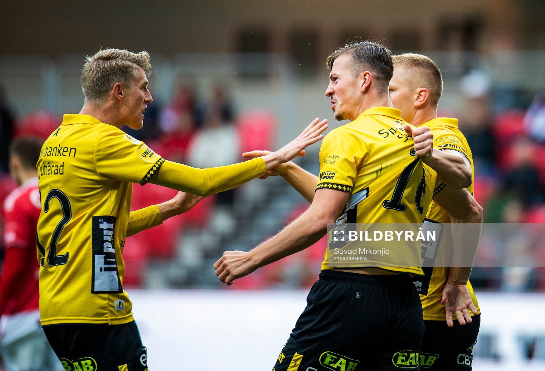 Elfsborgs Simon Olsson jublar med Alexander Bernhadsson
