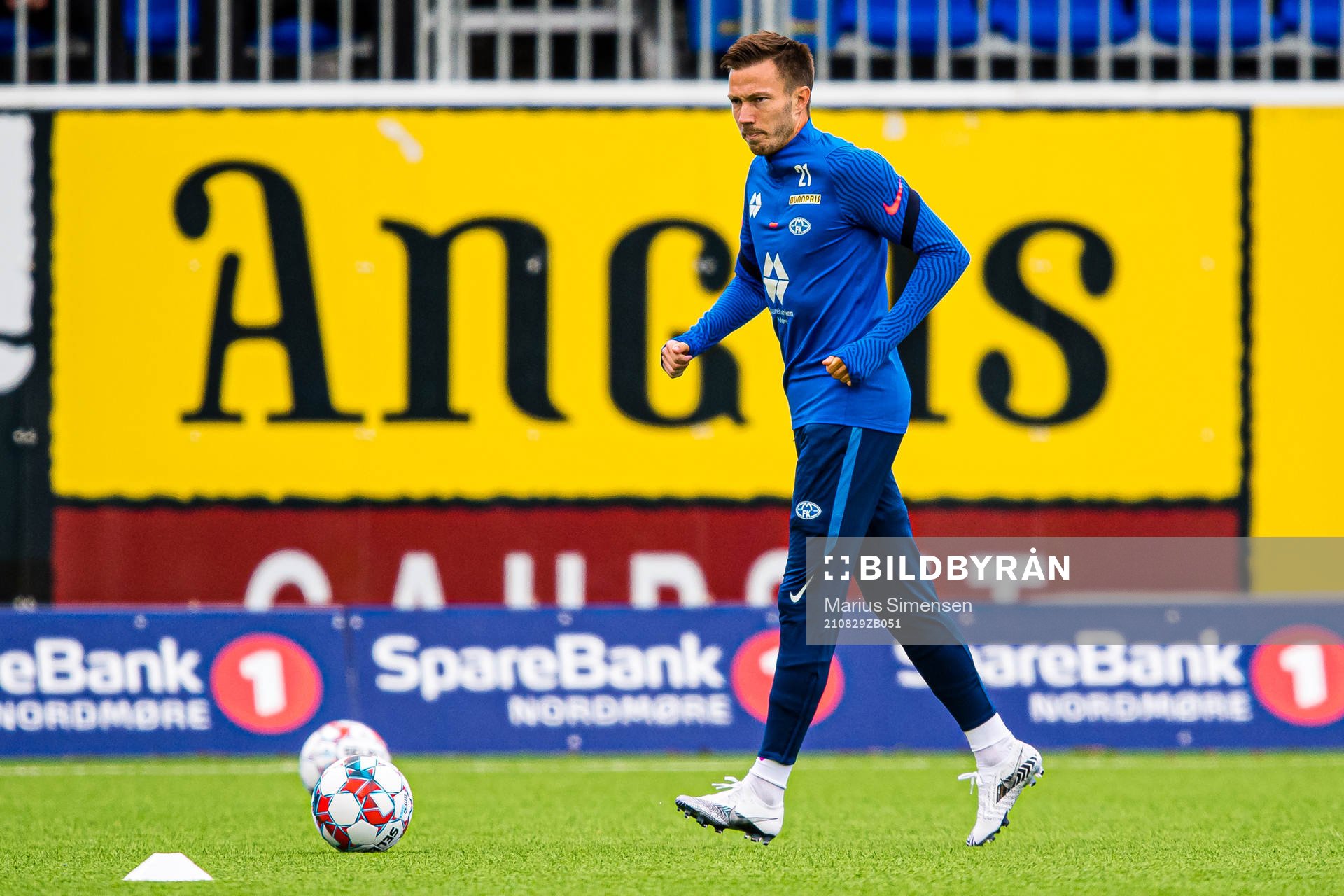 Martin Linnes of Molde warms up