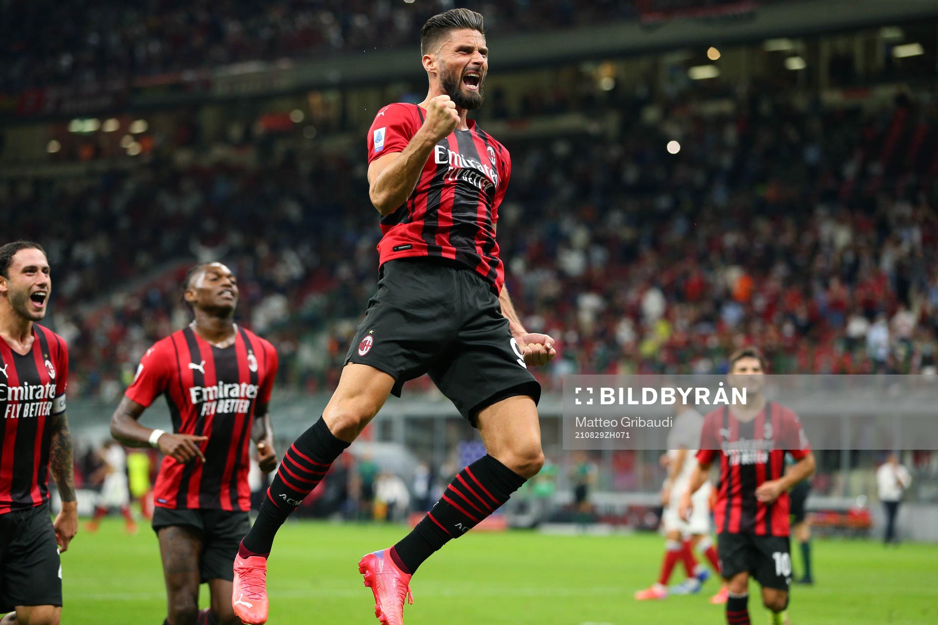 Olivier Giroud of Milan celebrates scoring a goal during the Serie A football match between Milan and Cagliari on August 29, 2021 in Milan.