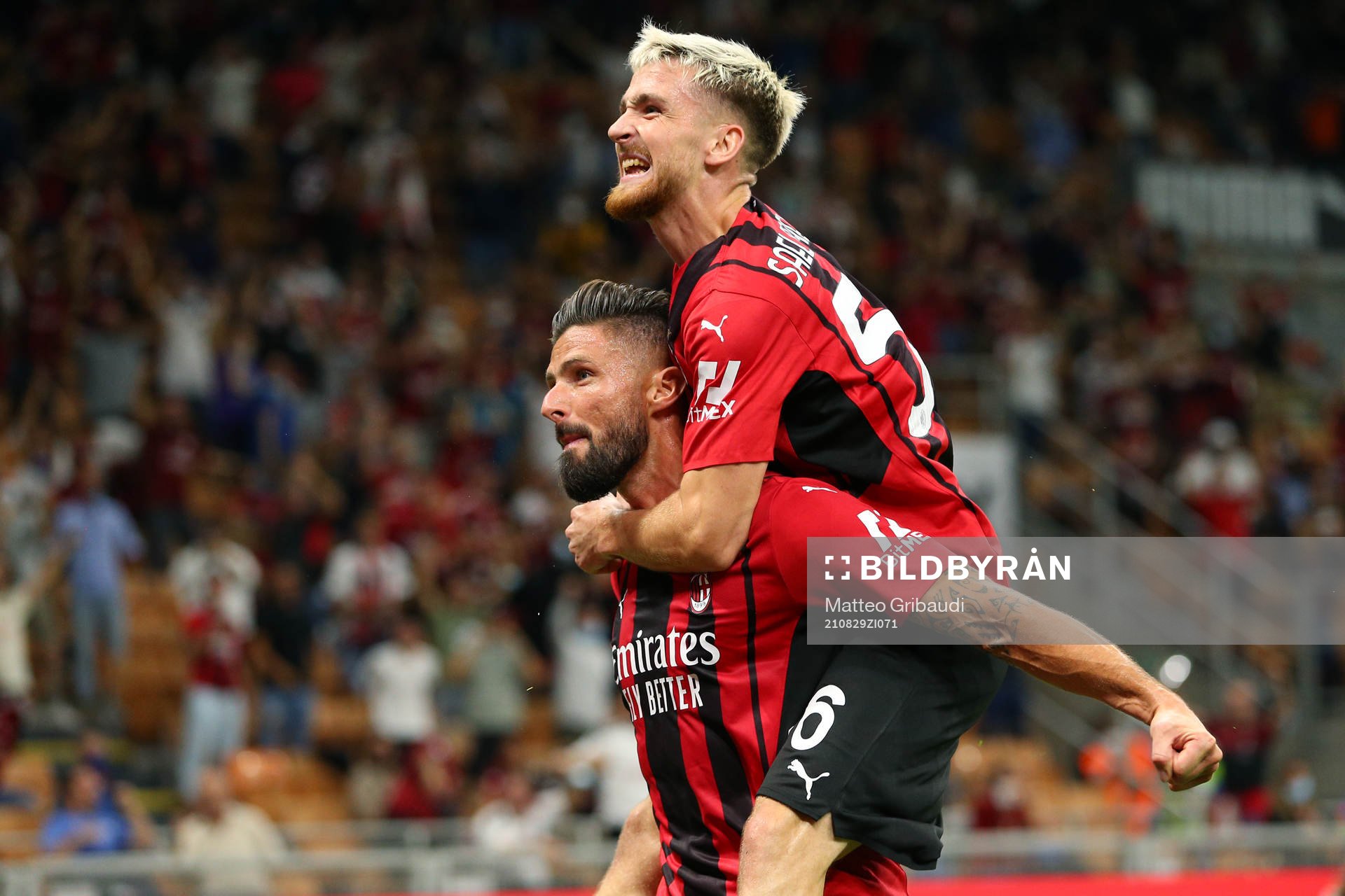 Olivier Giroud of Milan celebrates scoring a goal during the Serie A football match between Milan and Cagliari on August 29, 2021 in Milan.