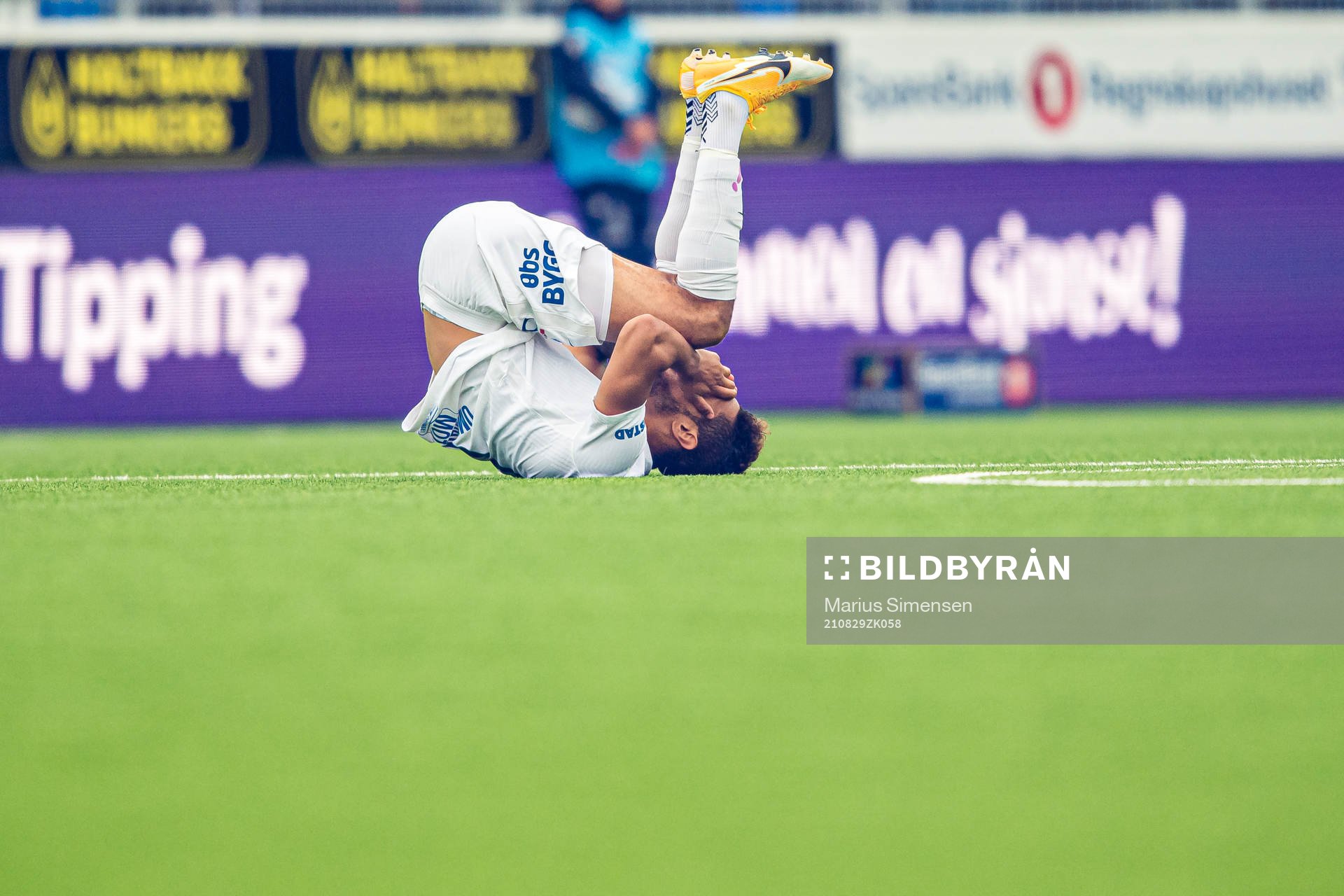 Ohikhuaeme Anthony Omoijuanfo of Molde in pain