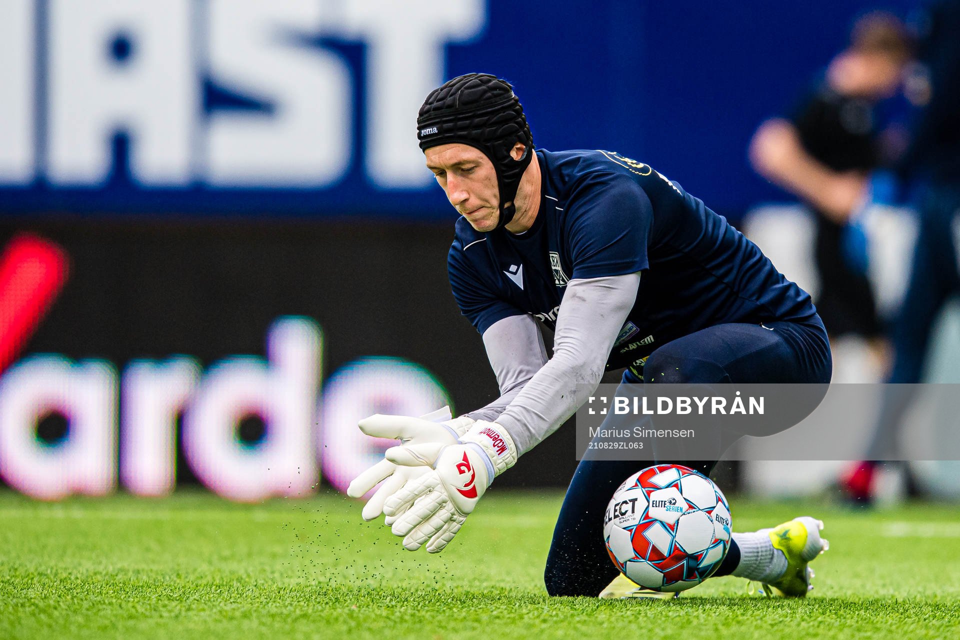 Sean Mcdermott of Kristiansund warms up