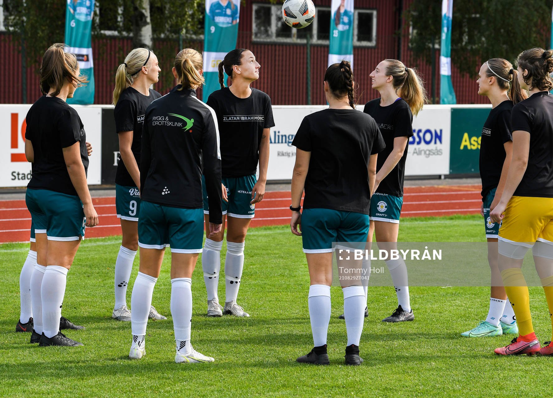 Alingsås spelare i specialdesignade t-shirts