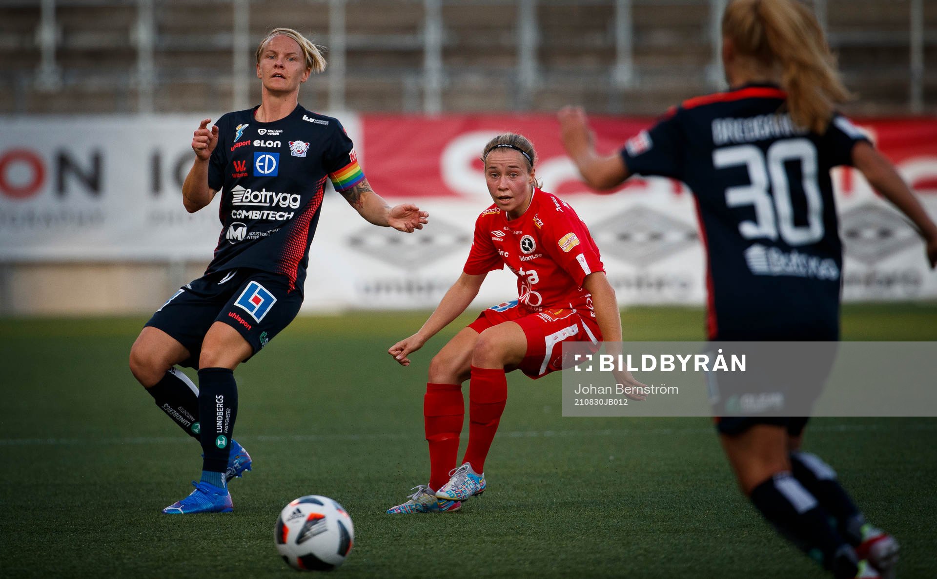 Linköpings Nilla Fischer och Örebros Heidi Kollanen