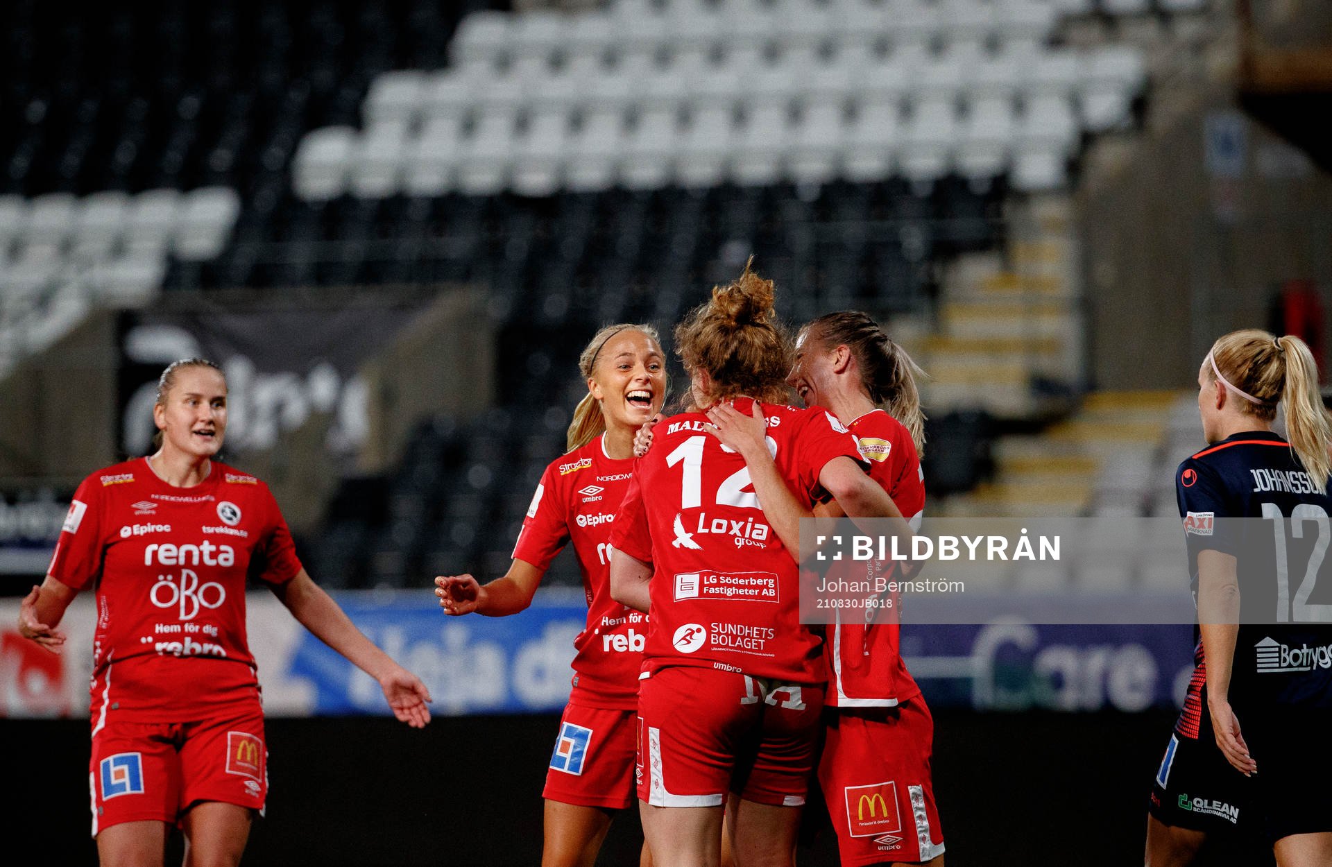 Örebros Jessie Scarpa jublar