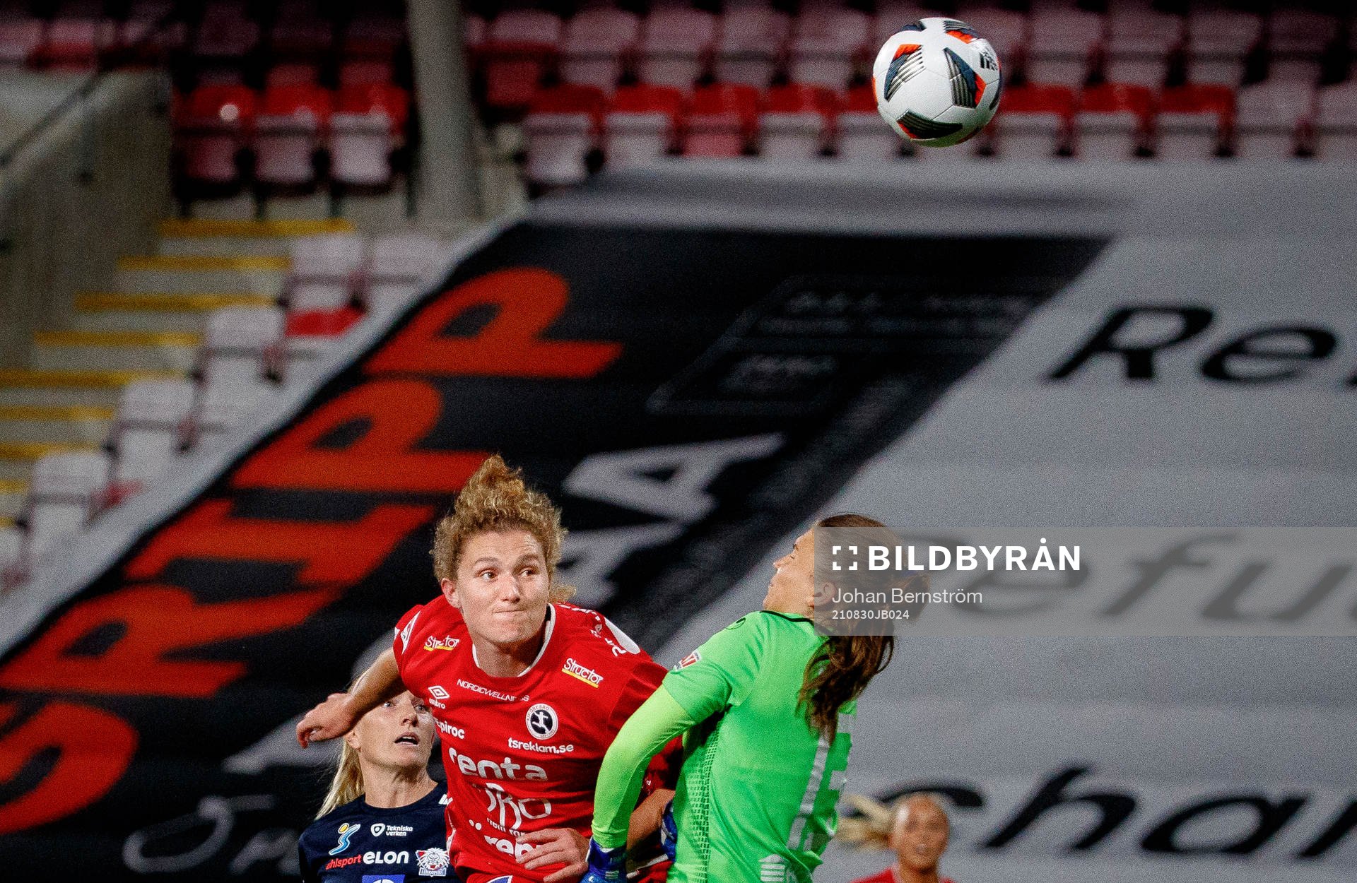 Örebros Jessie Scarpa gör 2-1 på Linköpings målvakt