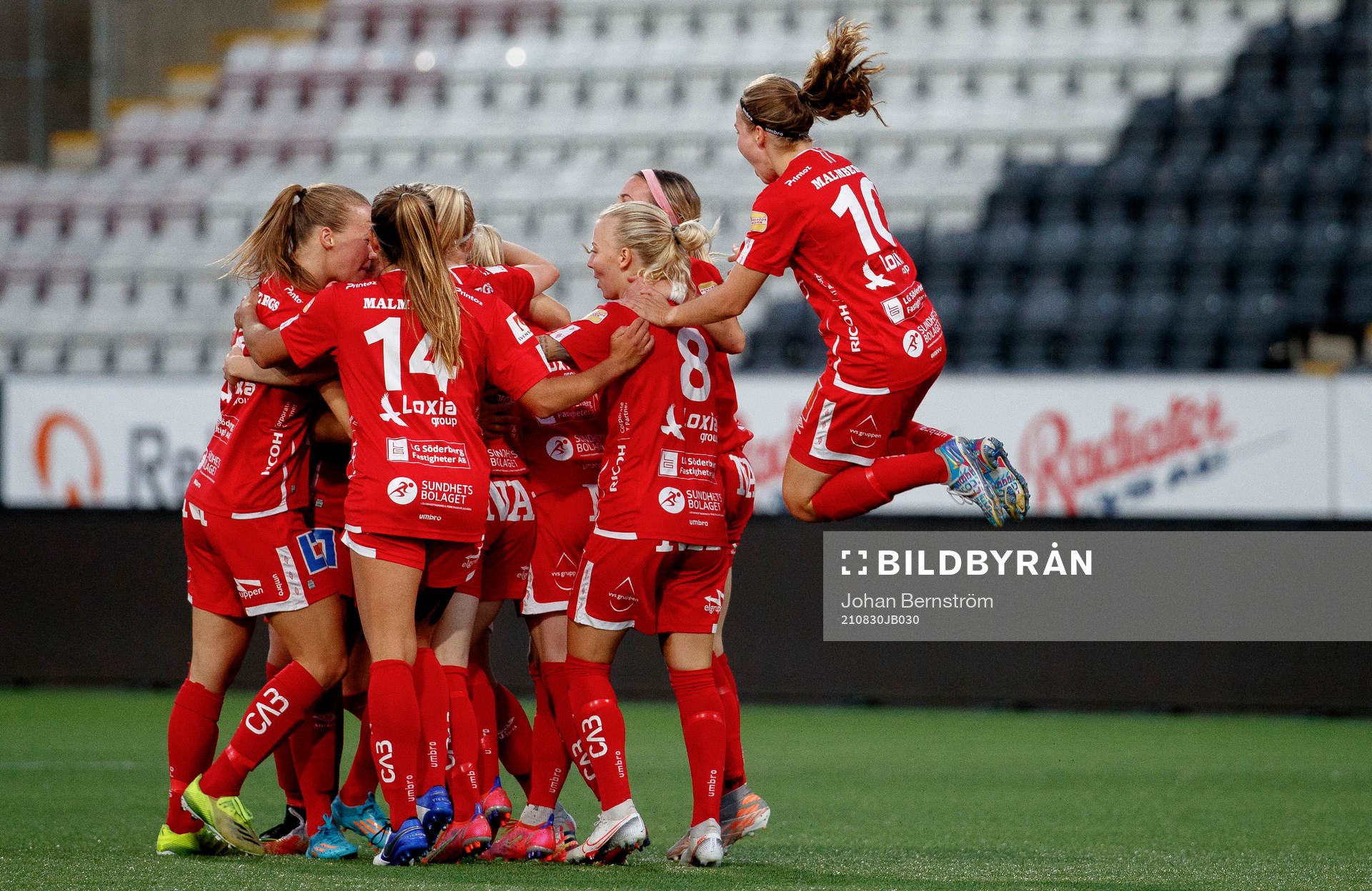 Jubel vid Örebros Amanda Rantanen 1-0 mål
