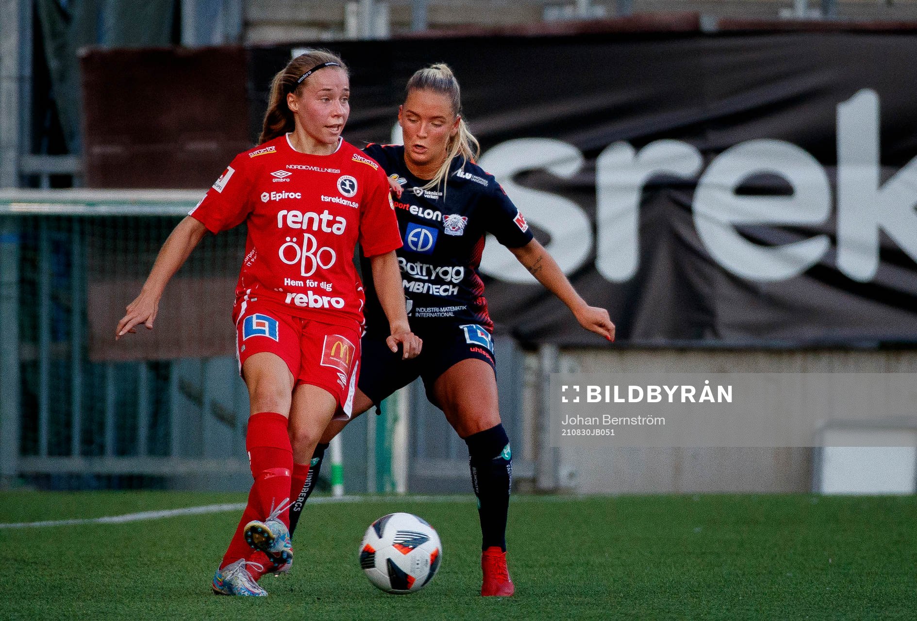 Örebros Heidi Kollanen och Linköpings Sofie Bredgaard