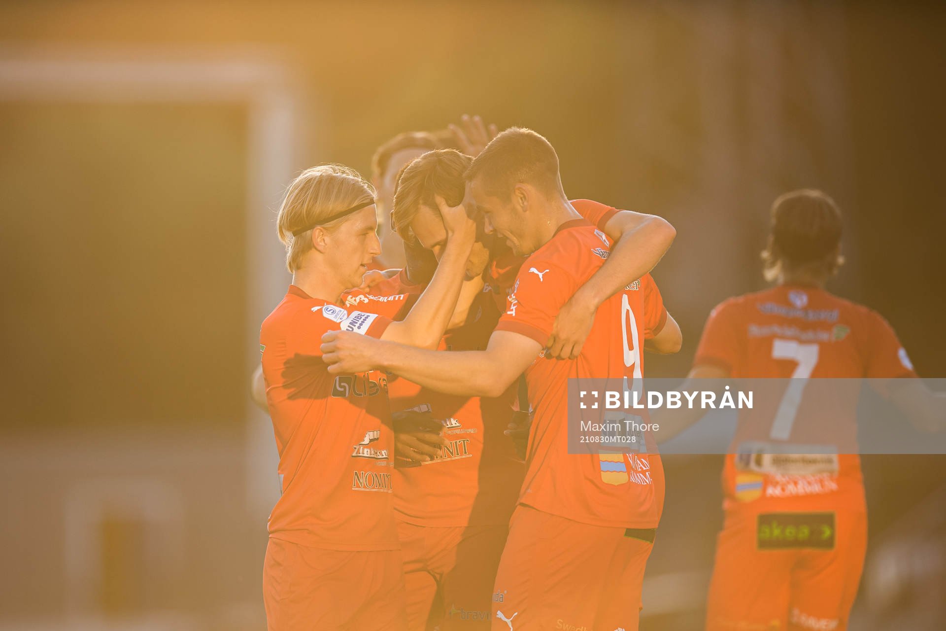 Värnamos Oscar Johansson jublar med lagkamrater