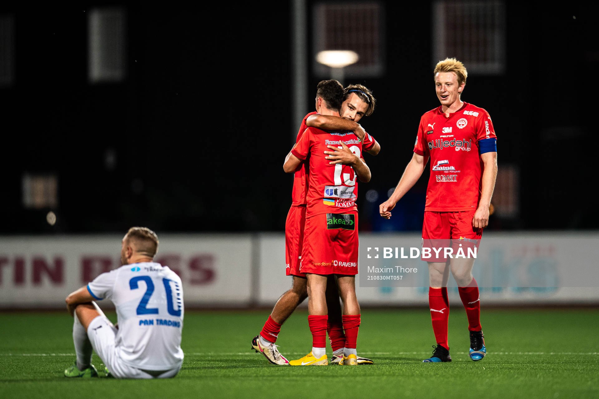 Värnamos Joel Craig Stevens och Edvin Becirovic jublar efter fotbollsmatchen i Superettan mellan Akropolis och Värnamo den 30 augusti 2021 i Stockholm.
