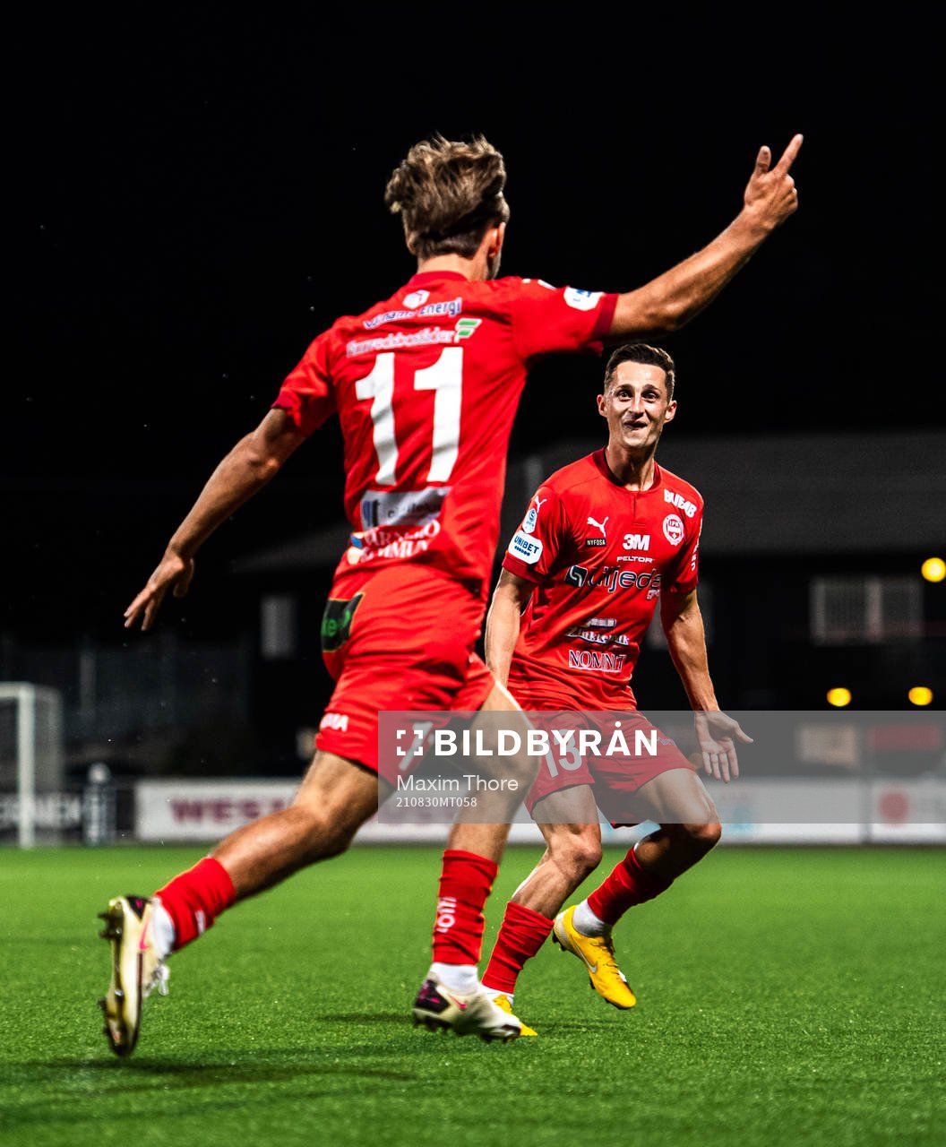 Värnamos Edvin Becirovic jublar med Joel Craig Stevens