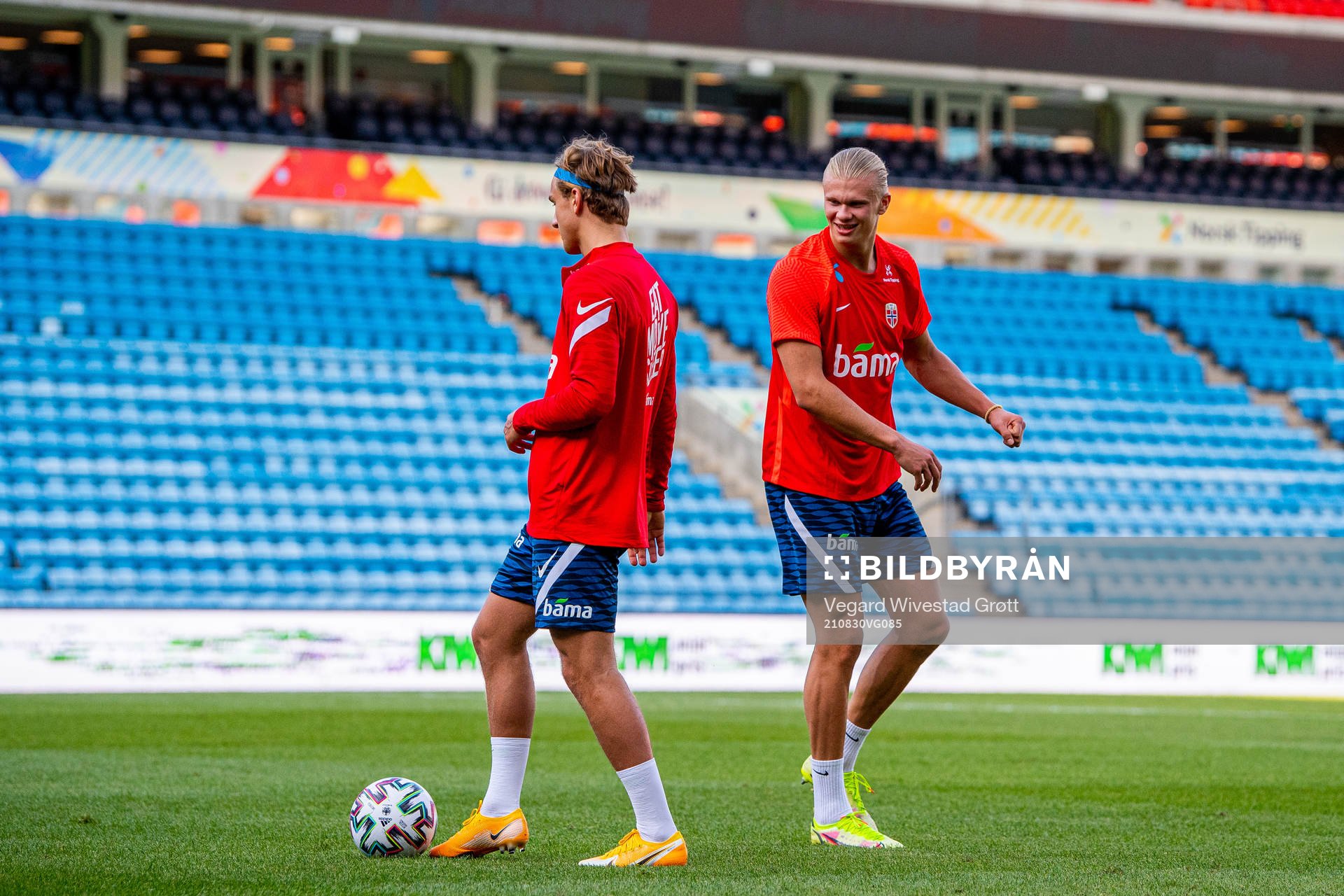 Erik Botheim and Erling Braut Haaland of the Norwegian