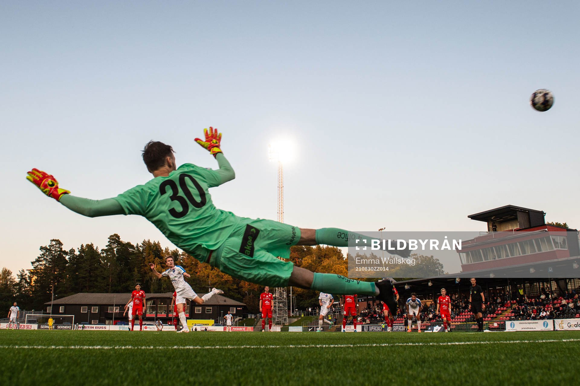 Akropolis Marcus Burman gör 1-1 på straff bakom Värnamos