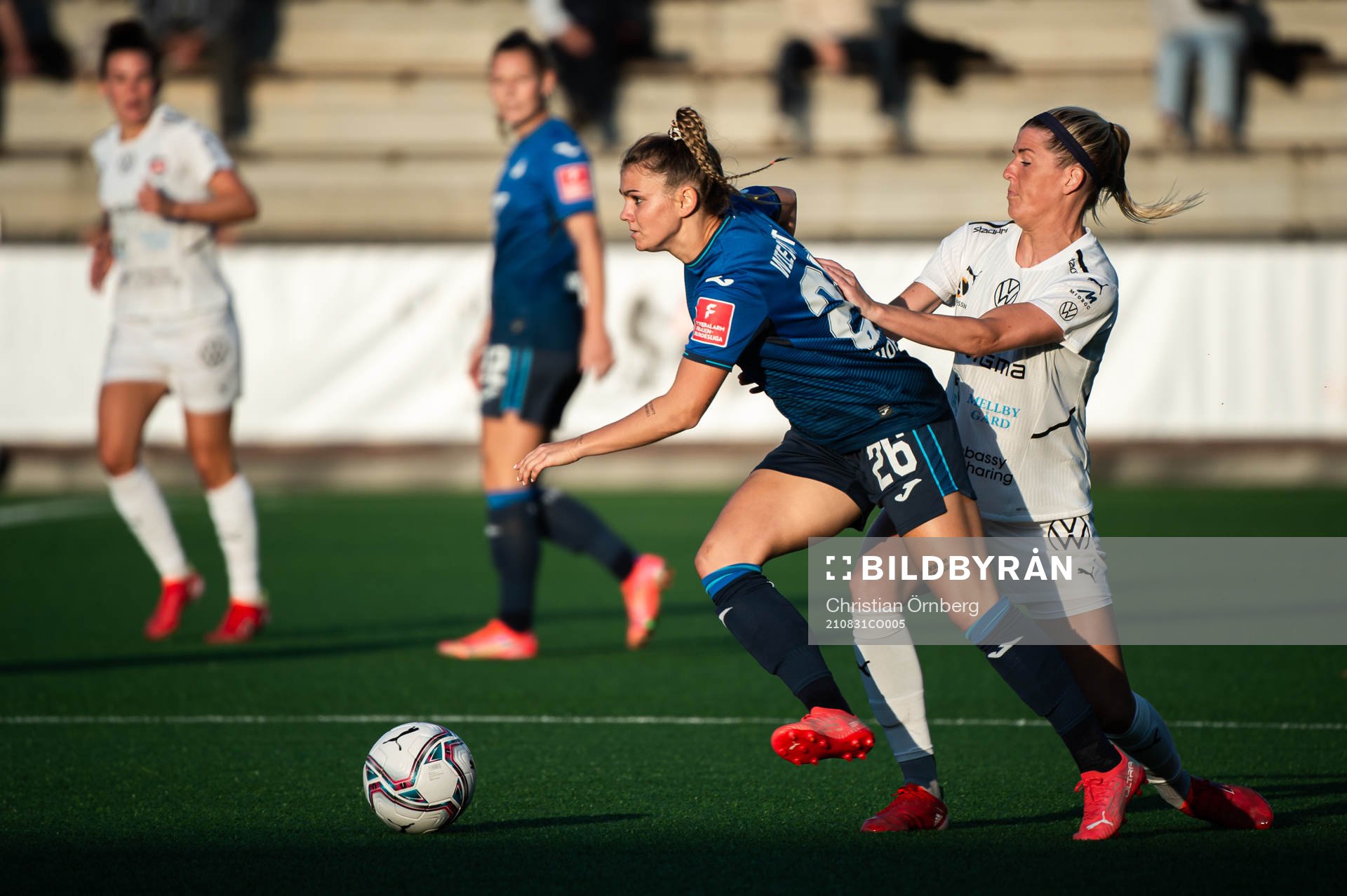 Laura Wienroither of Hoffenheim and Olivia Schough of