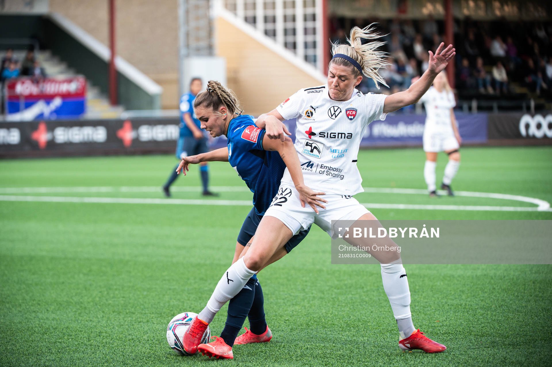 Laura Wienroither of Hoffenheim and Olivia Schough of