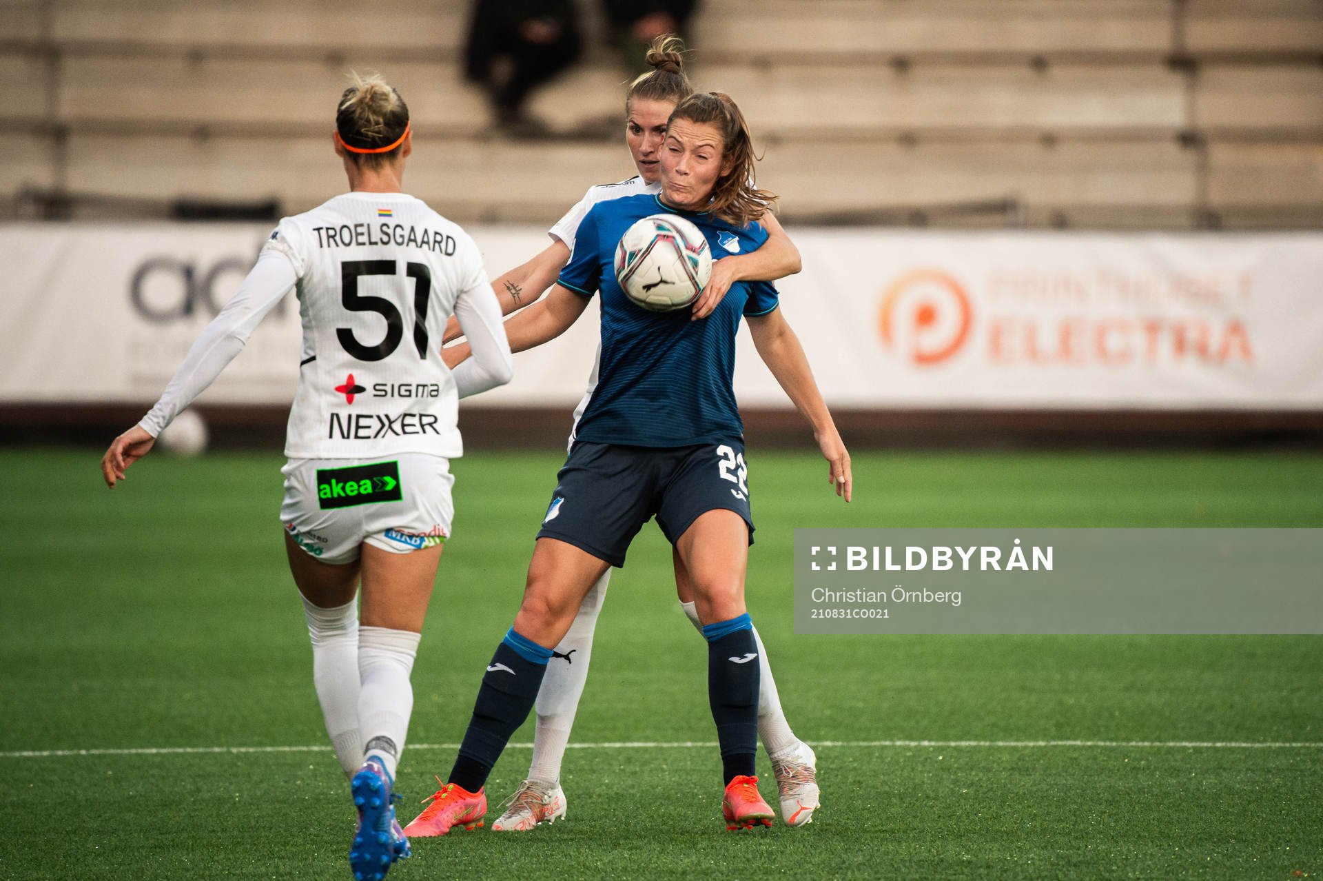 Sarai Linder of Hoffenheim against Emma Berglund of