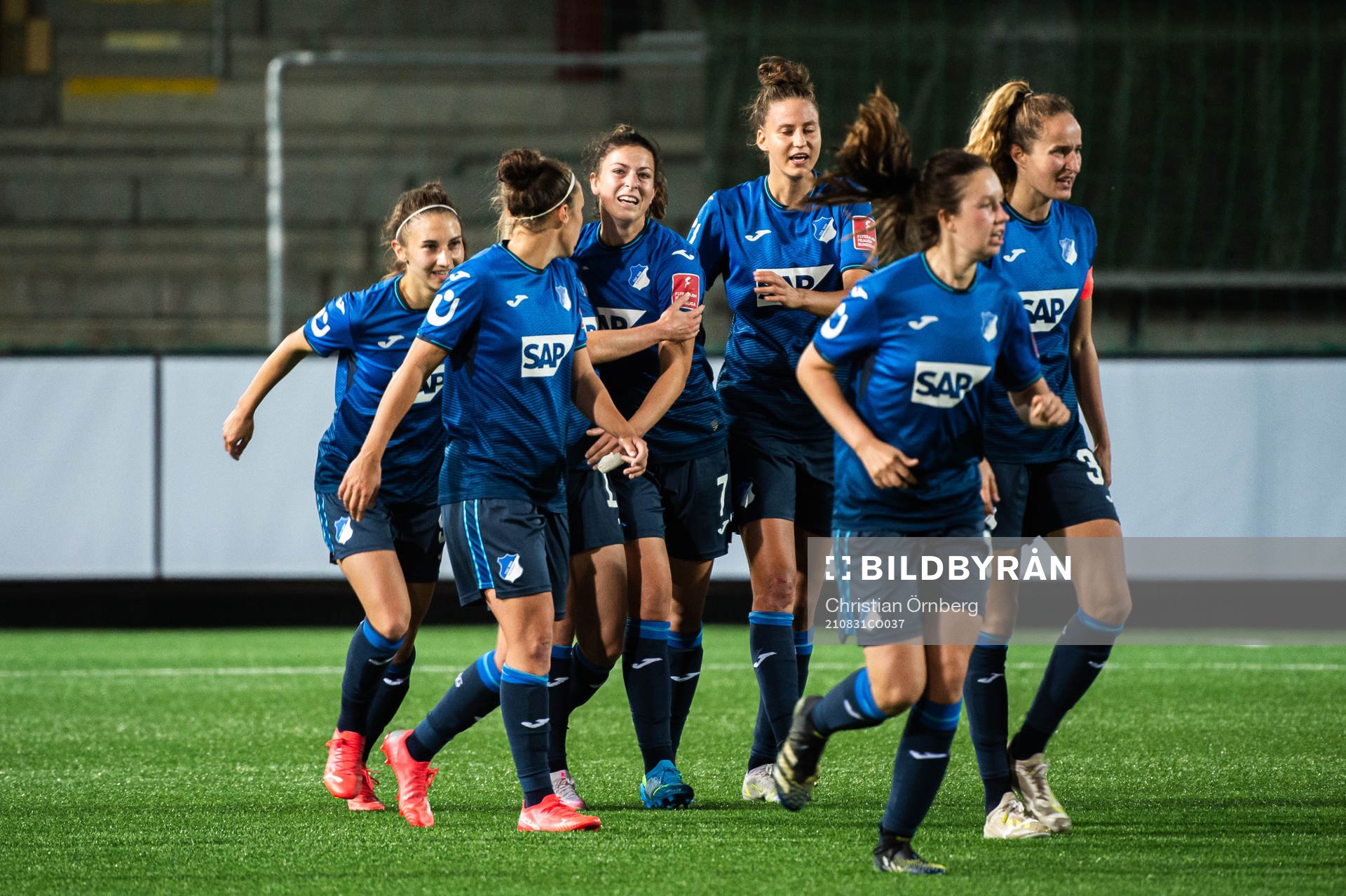 Chantal Hagel of Hoffenheim celebrate with teammates