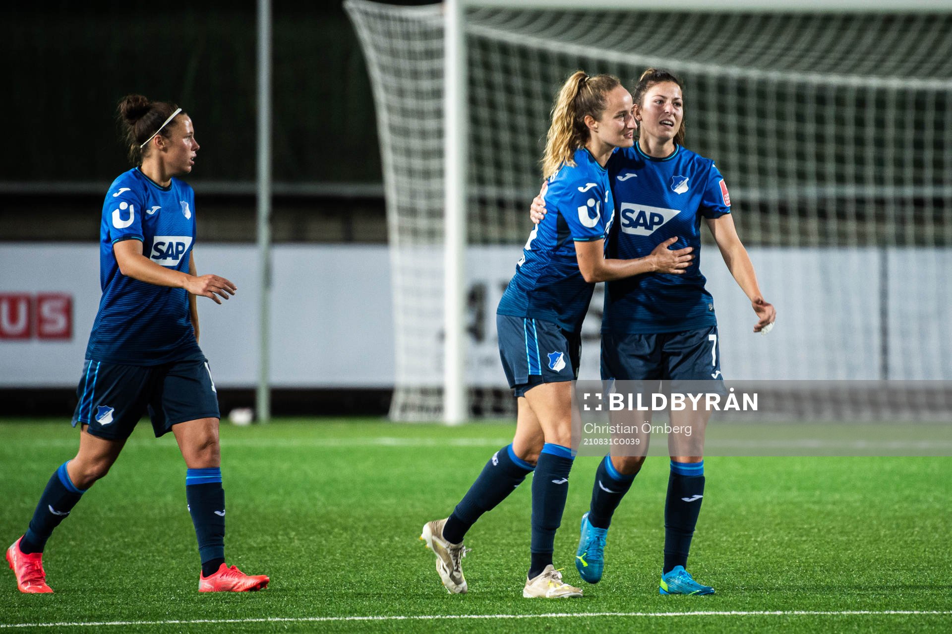 Chantal Hagel of Hoffenheim celebrate with teammates