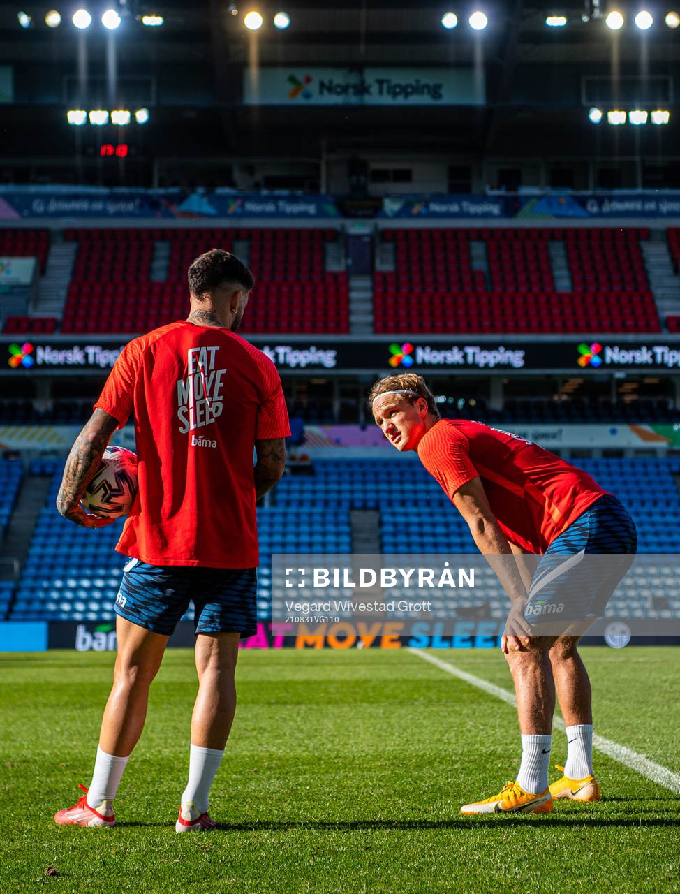 Aron Dønnum and Erik Botheim of the Norwegian national football team during a training session on August 31, 2021 in Oslo.