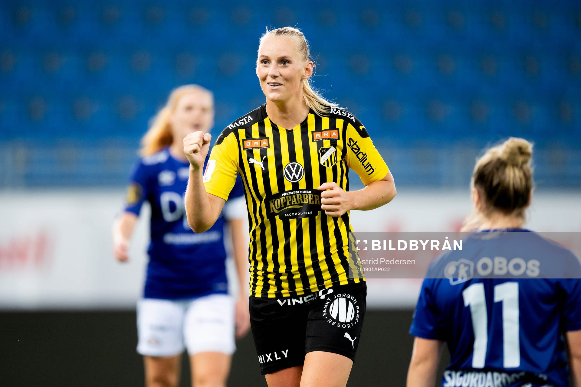Stina Blackstenius of Häcken celebrates