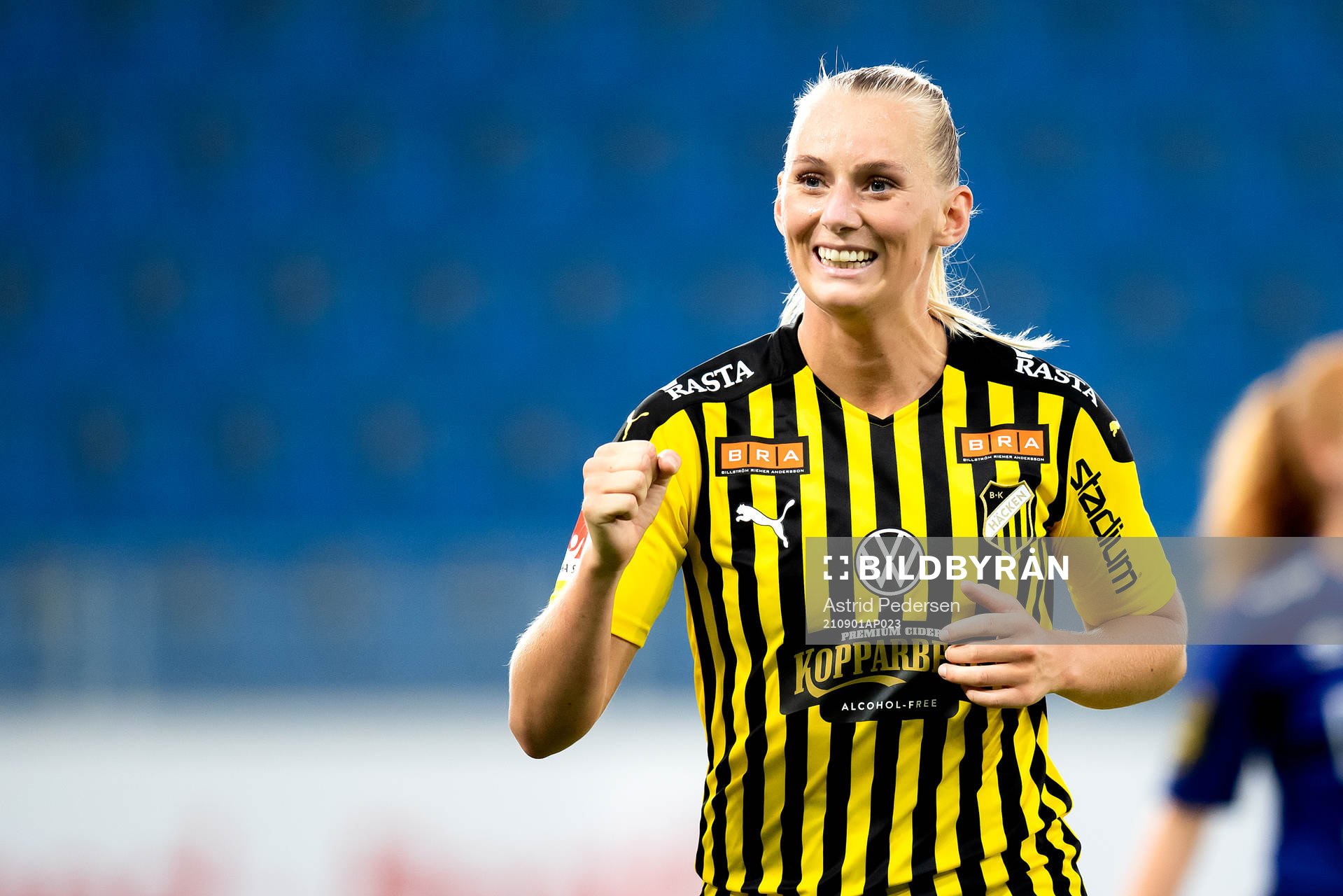 Stina Blackstenius of Häcken celebrates