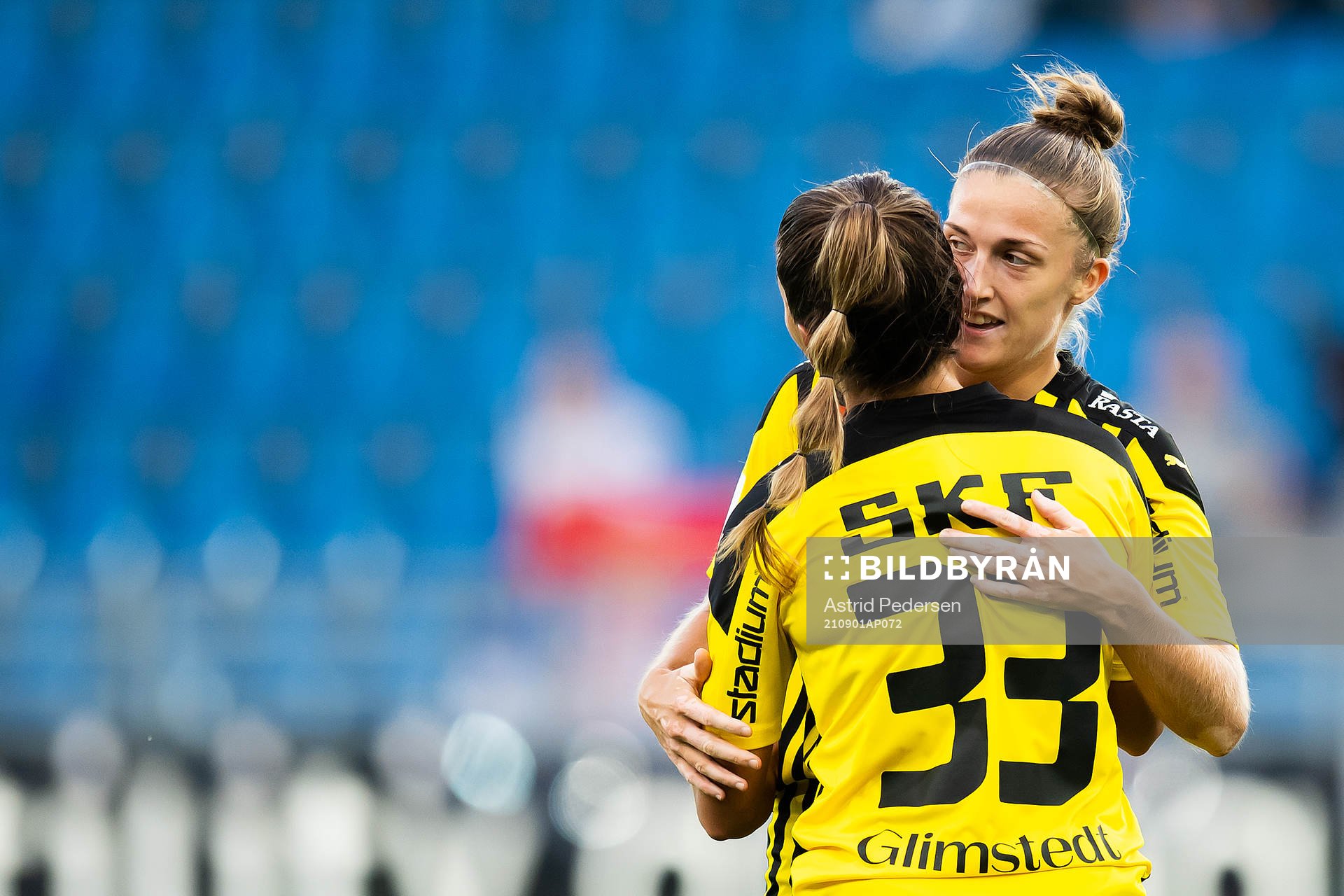 Filippa Angeldahl of Häcken celebrates with Johanna