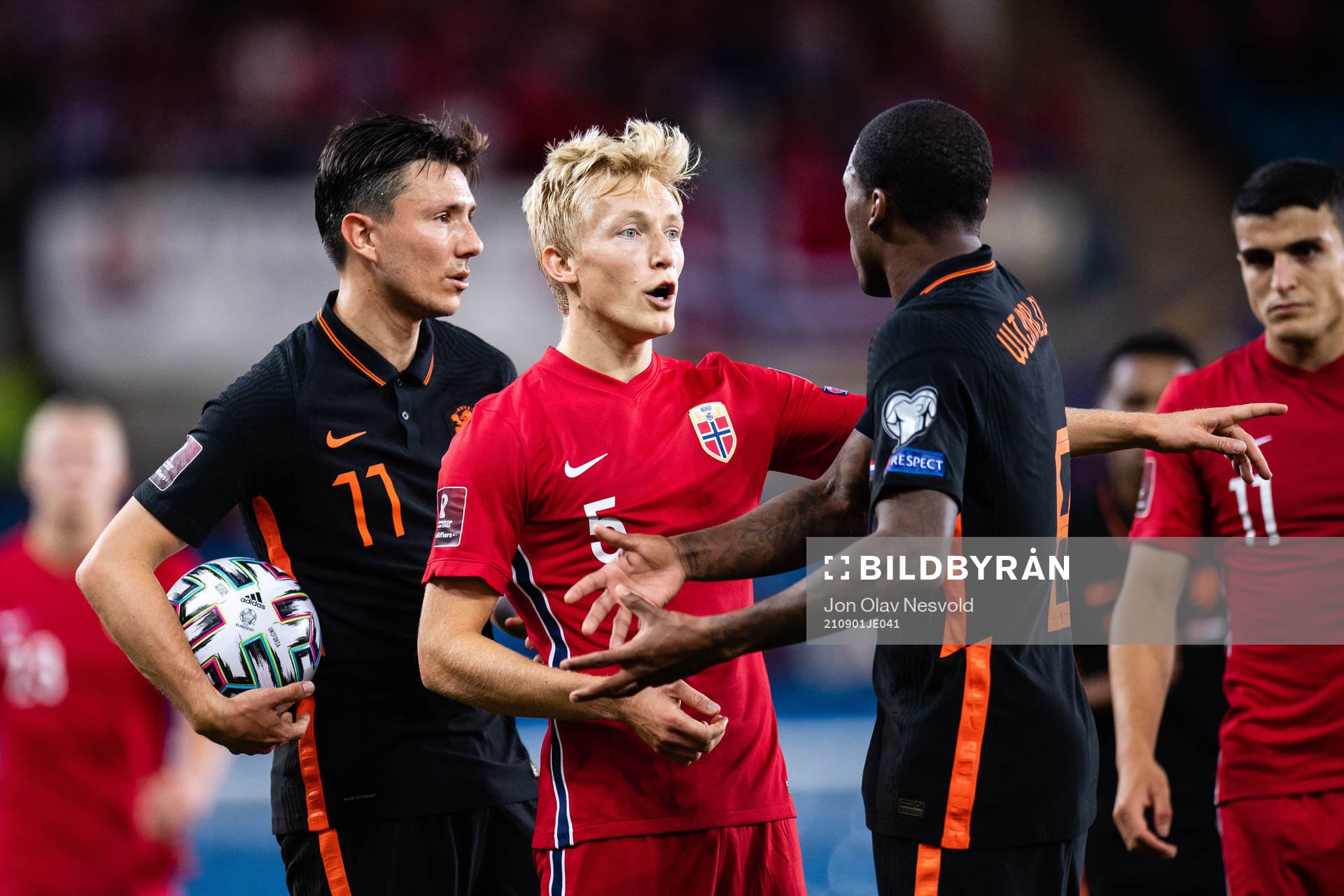 Steven Berghuis and Nathan Aké of Netherlands and Birger