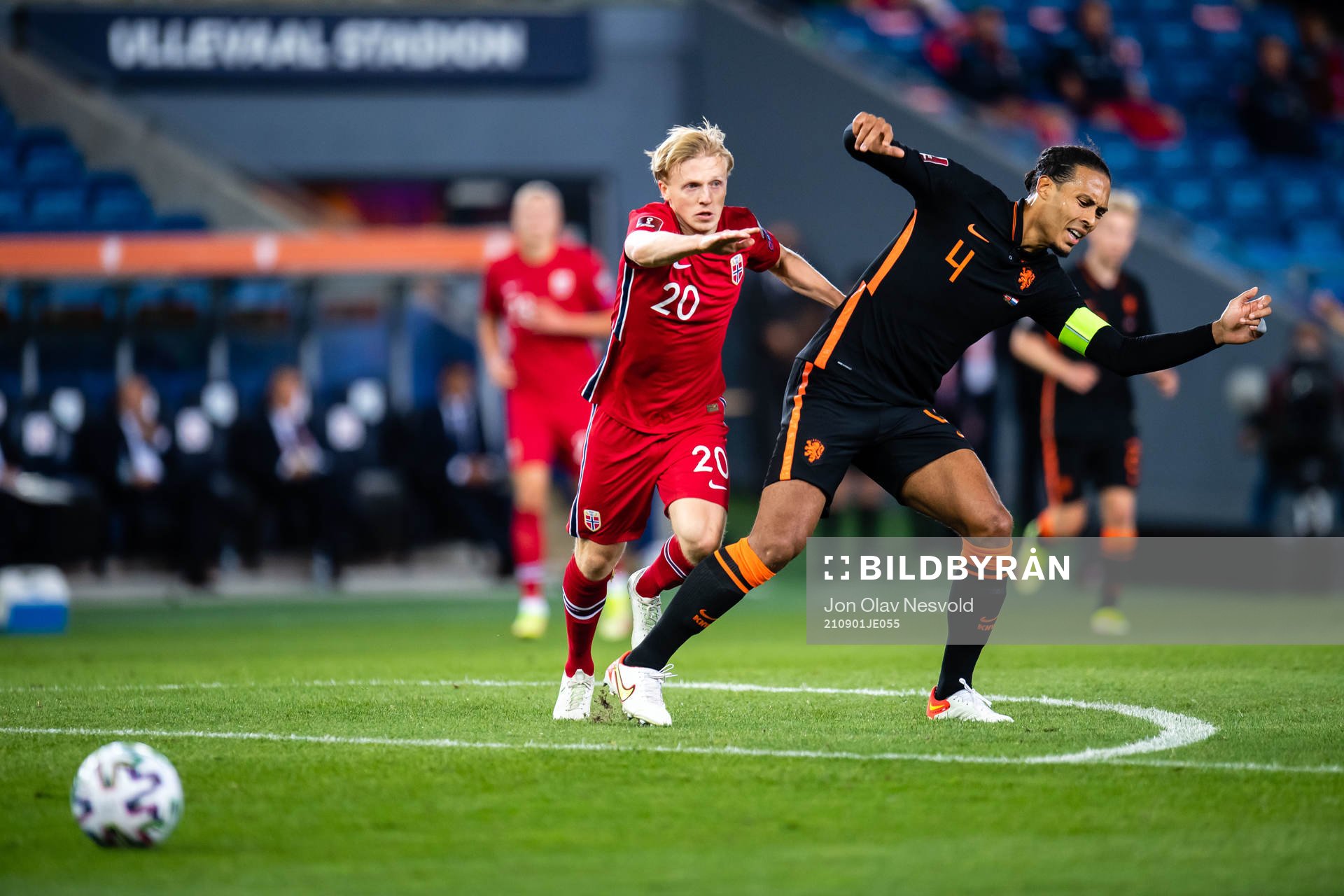 Mats Møller Dæhli of Norway and Virgil van Dijk of