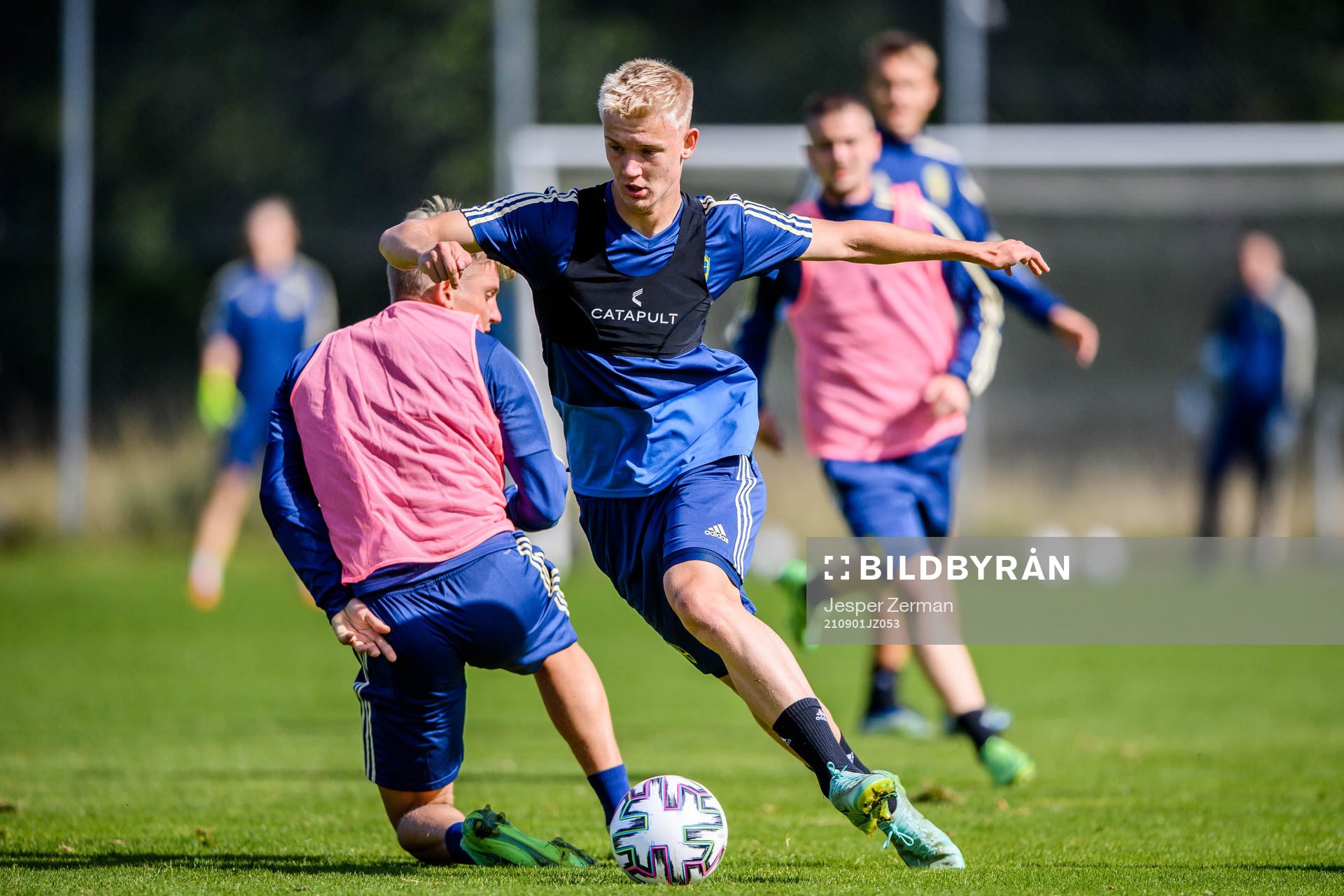 Carl Gustafsson under en träning med U21-landslaget den 1 september 2021 i Stockholm. 