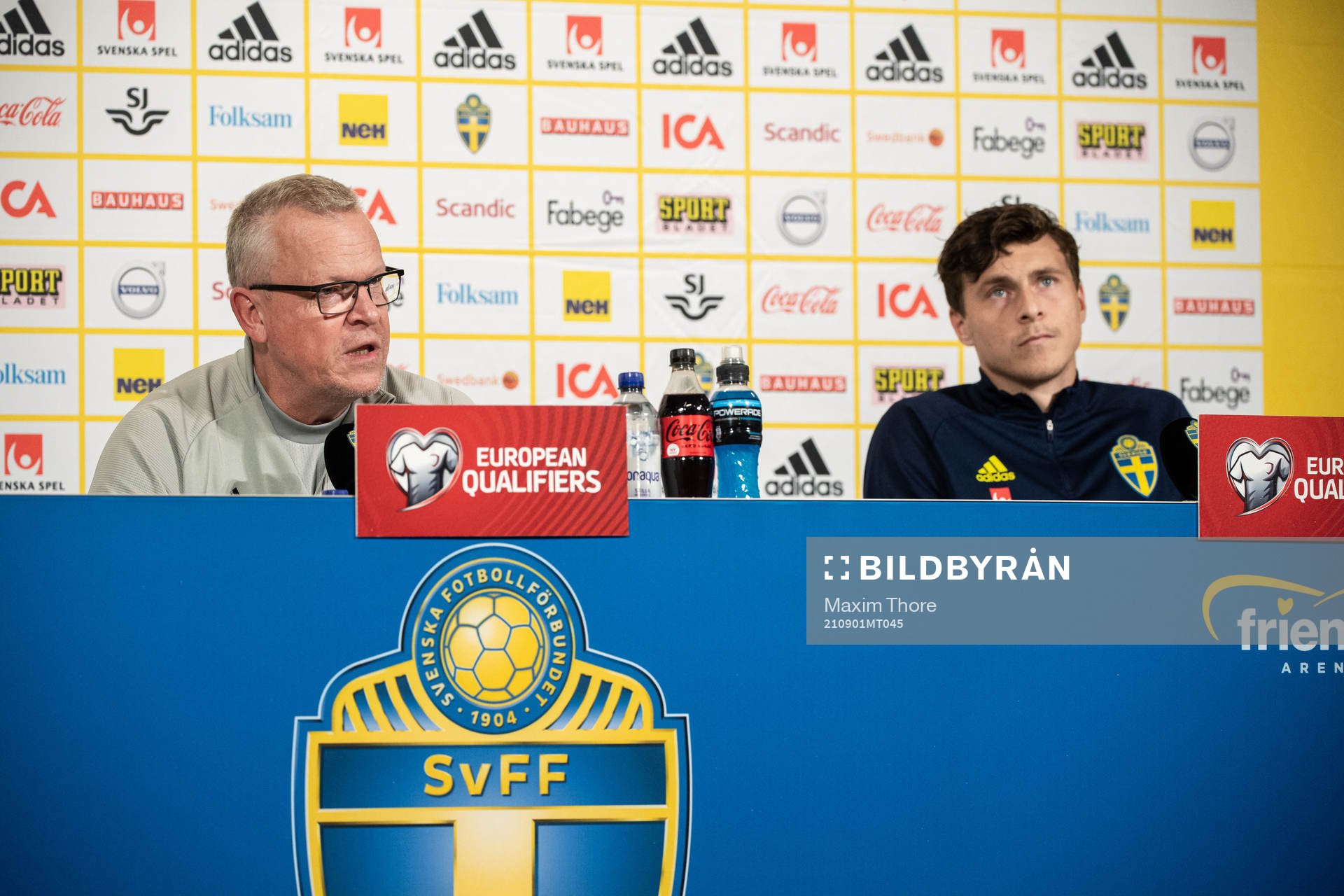 Head coach Janne Andersson and Victor Nilsson Lindelöf of