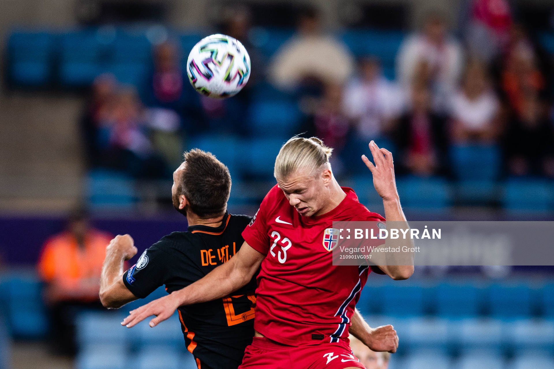 Stefan de Vrij of Netherlands and Erling Braut Haaland of