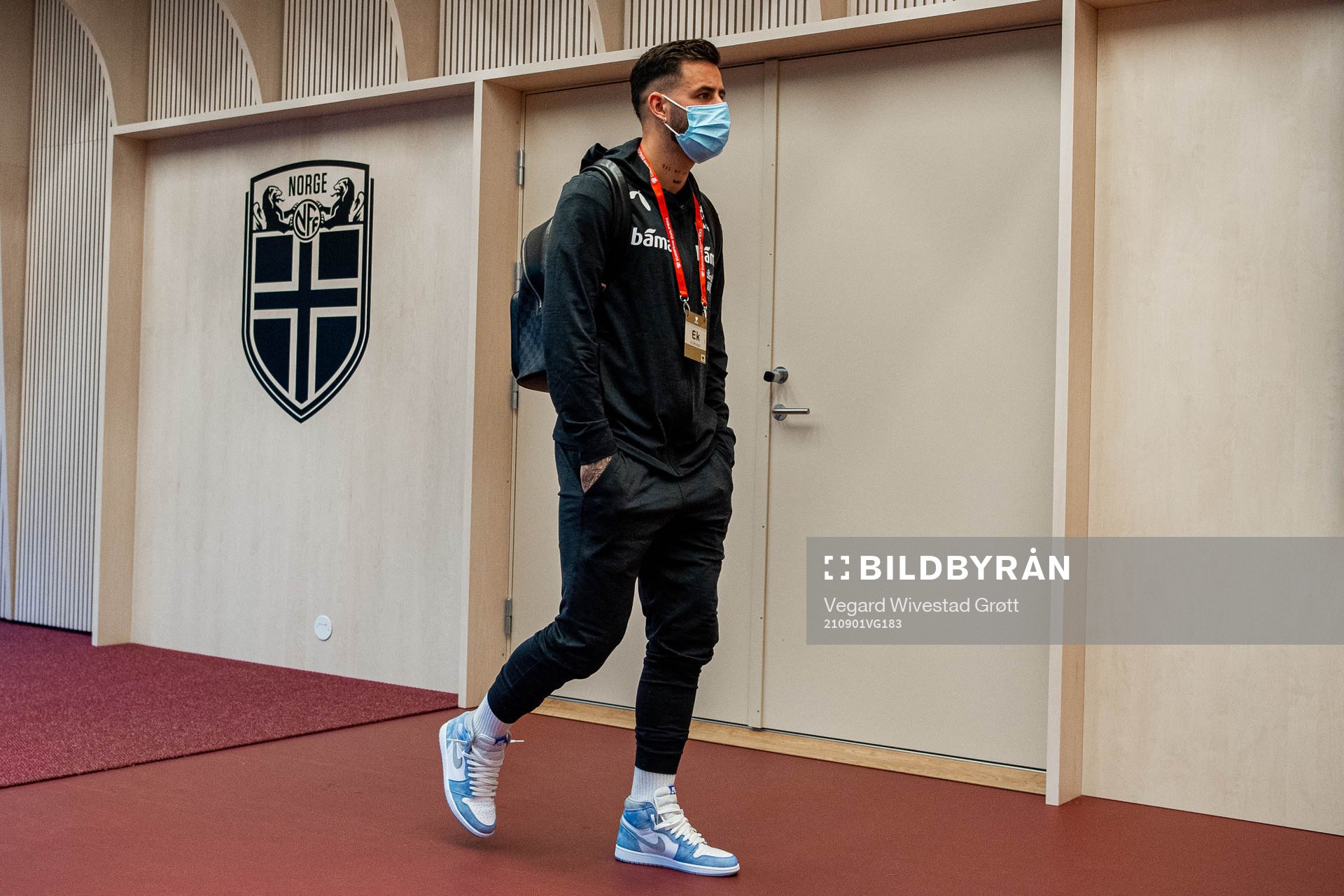 Aron Dønnum of Norway arrives wearing a face mask