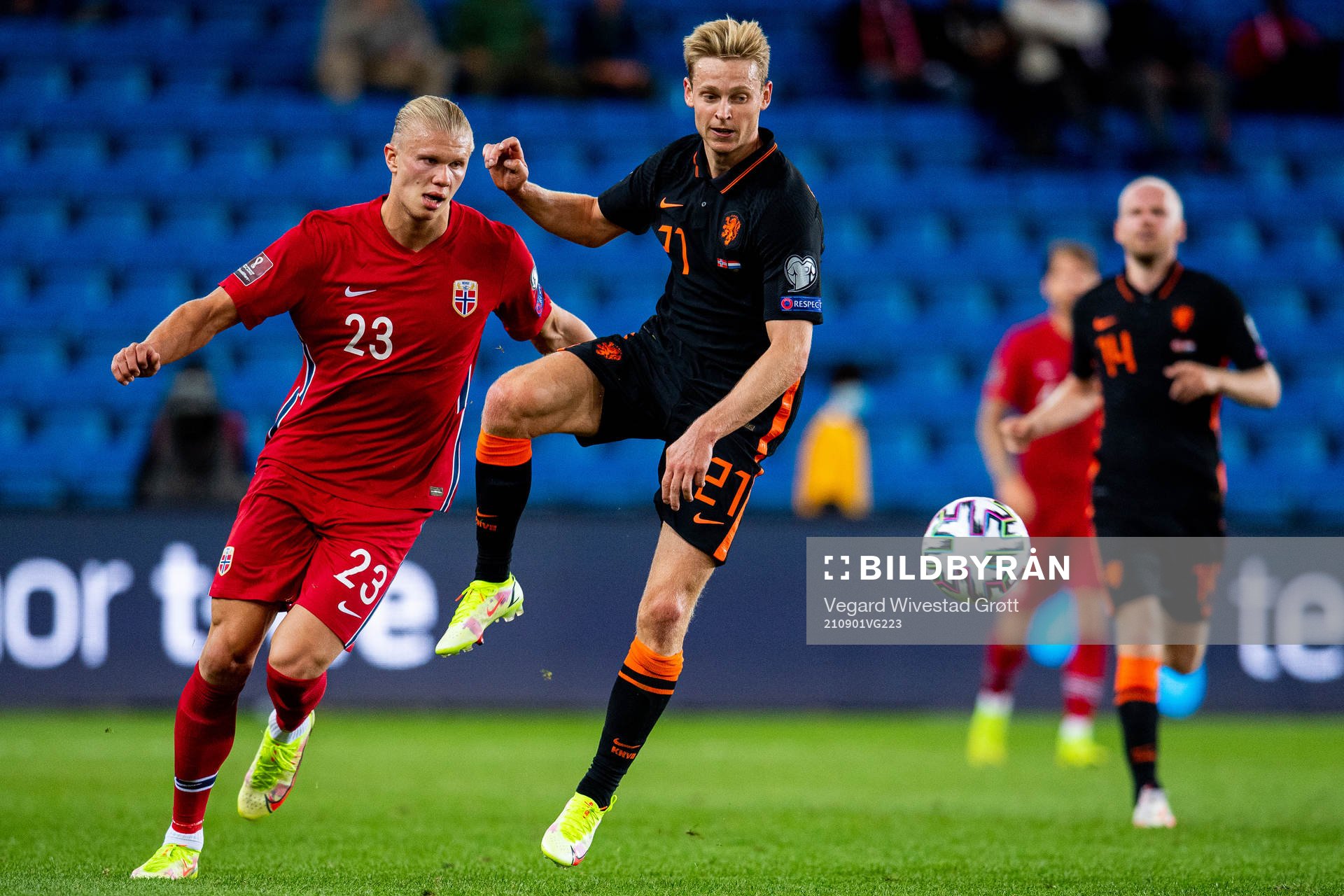 Erling Braut Haaland of Norway and Frenkie de Jong of