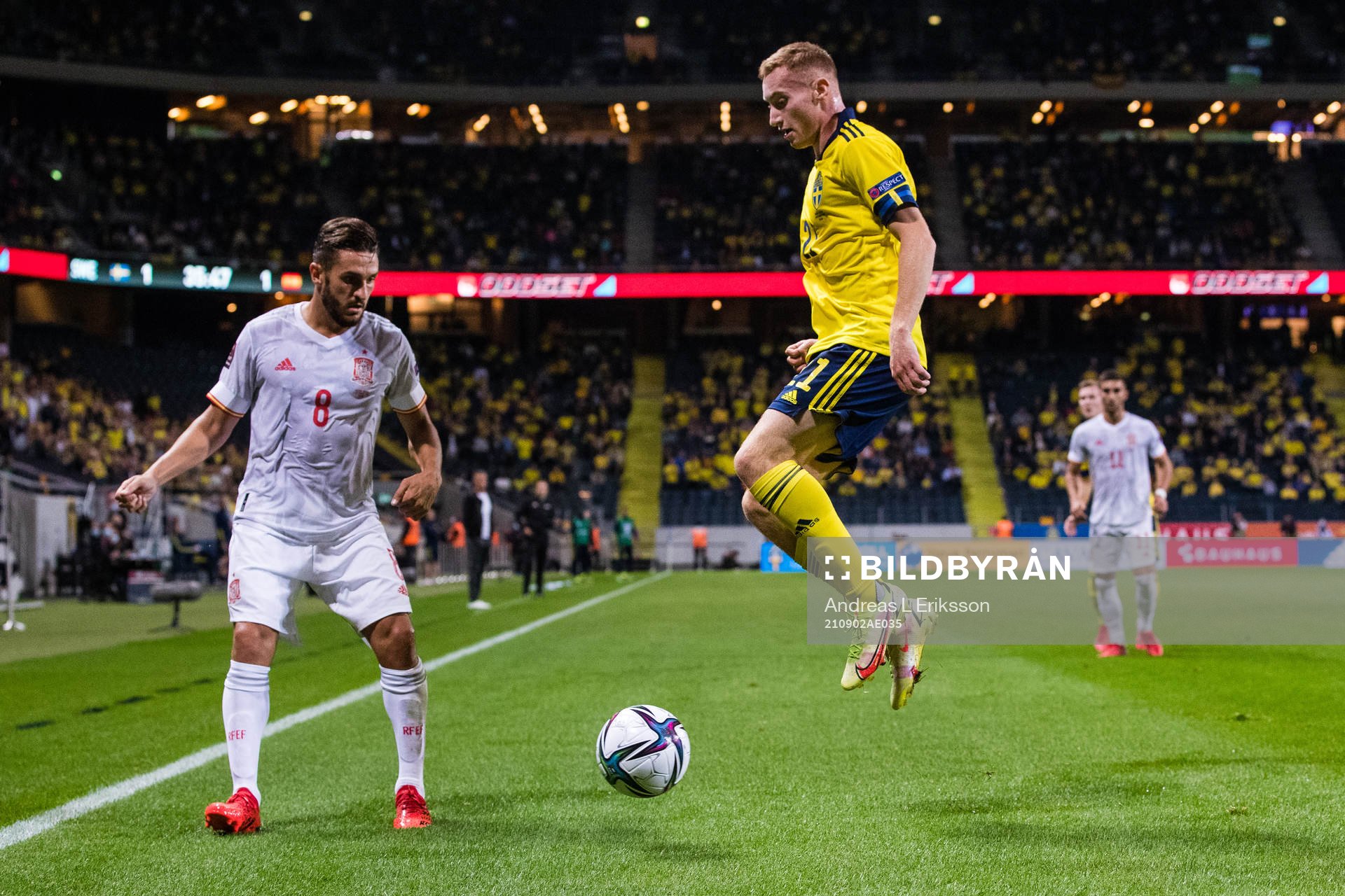 Koke of Spain and Dejan Kulusevski of Sweden