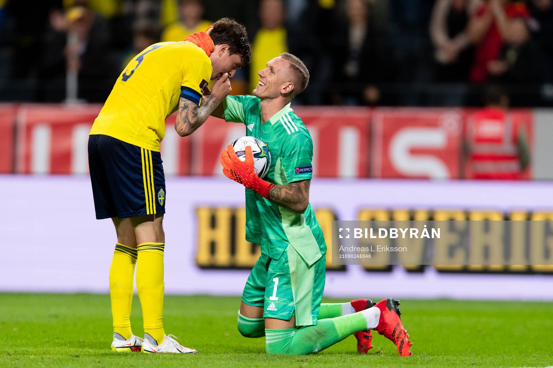 Victor Nilsson Lindelöf and goalkeeper Robin Olsen of