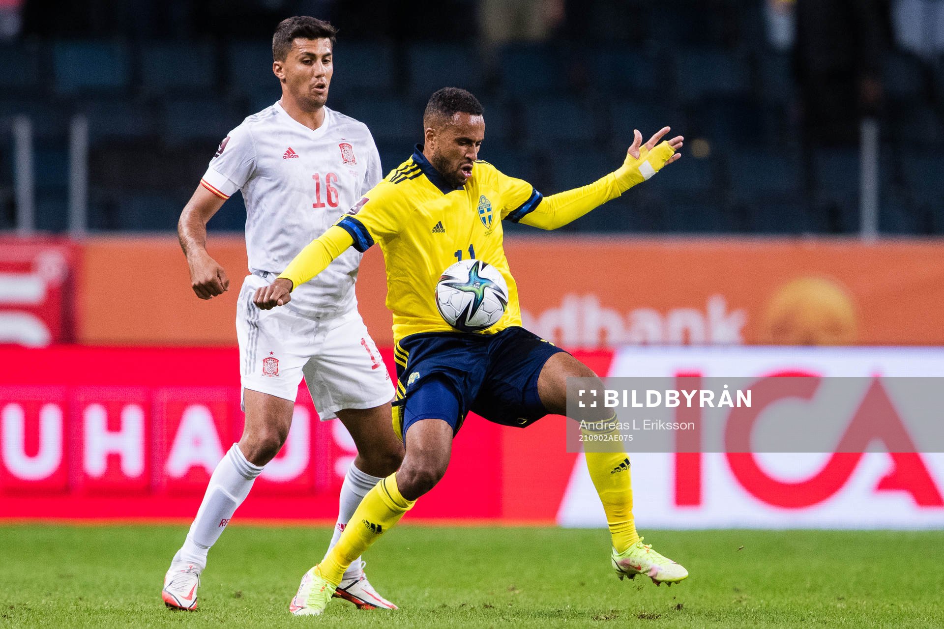 Carlos Soler of Spain and Isaac Kiese-Thelin of Sweden