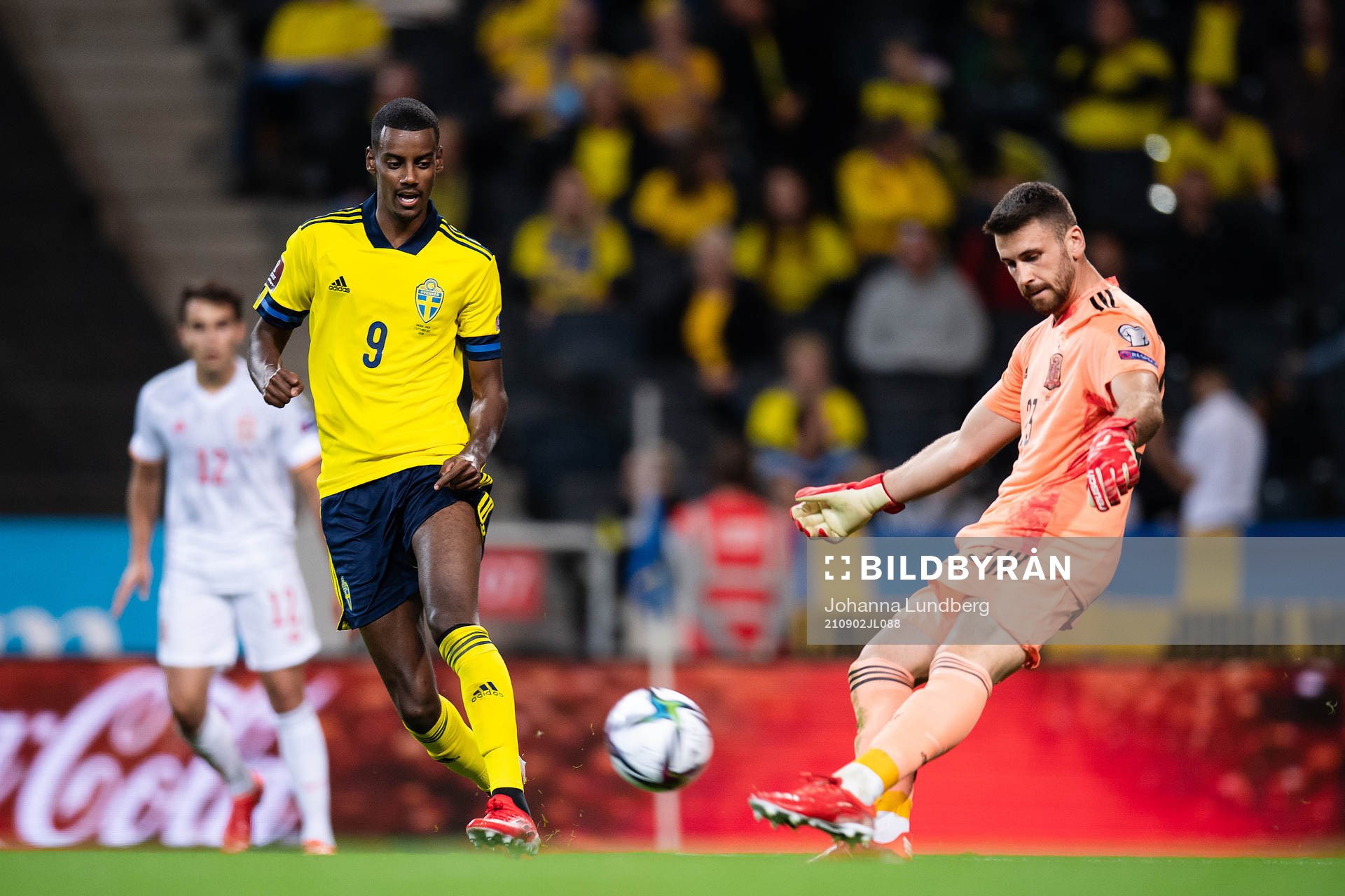 Alexander Isak of Sweden and goalkeeper Unai Simón of Spain