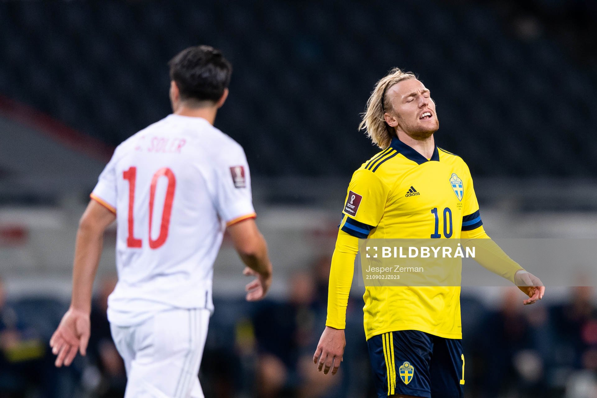 Emil Forsberg of Sweden looks dejected